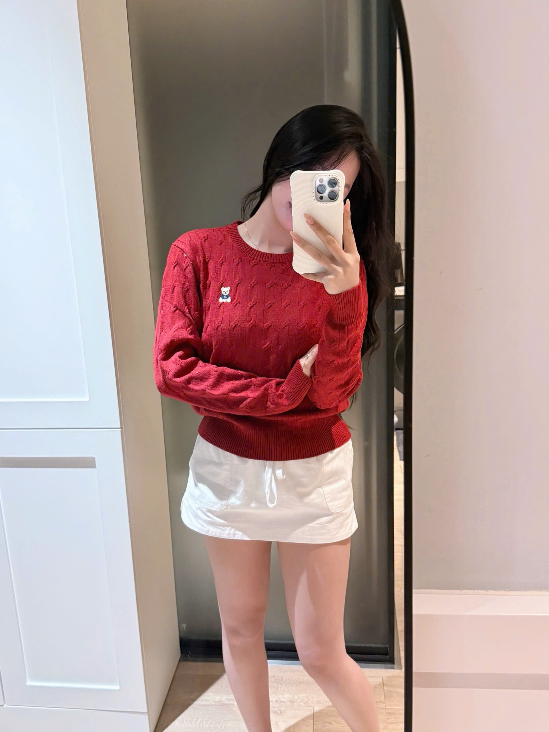 ÁO LEN ĐỎ VẶN THỪNG CỔ TRÒN THÊU GẤU