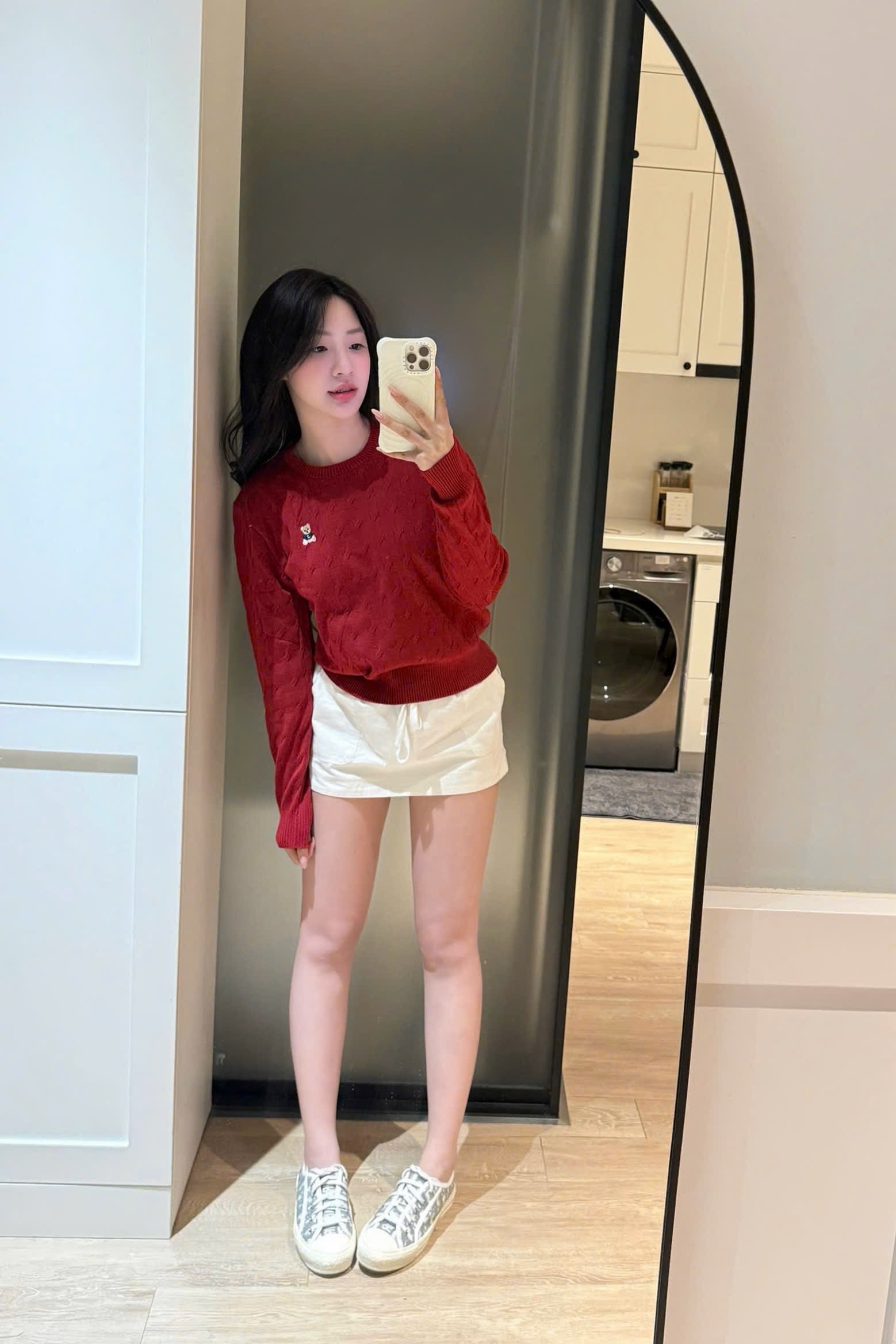 ÁO LEN ĐỎ VẶN THỪNG CỔ TRÒN THÊU GẤU