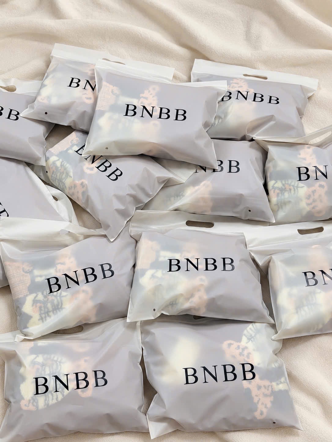 ÁO LEN GẤU WHOU ĐỎ BNBB