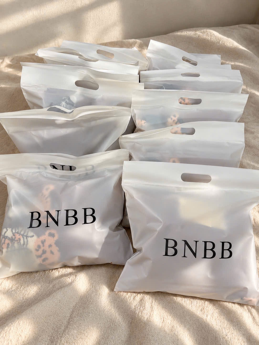 ÁO LEN GẤU WHOU ĐỎ BNBB