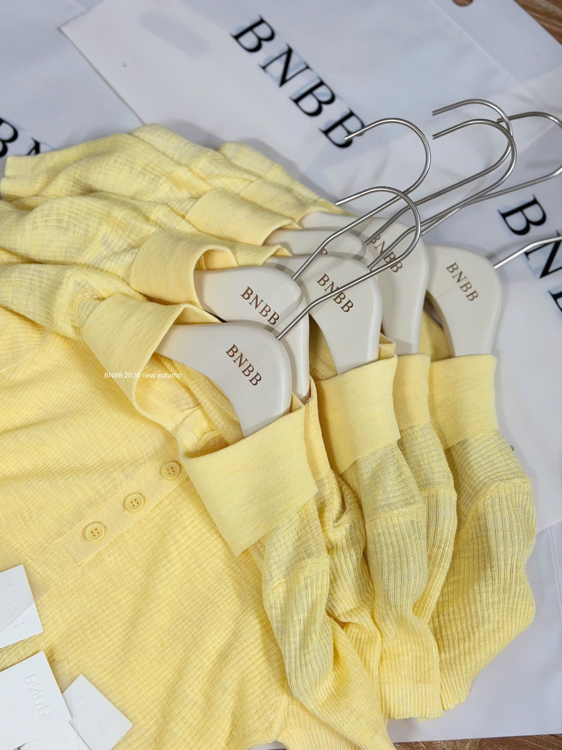 Gom - ÁO LEN POLO MỎNG BNBB MÀU VÀNG CỘC