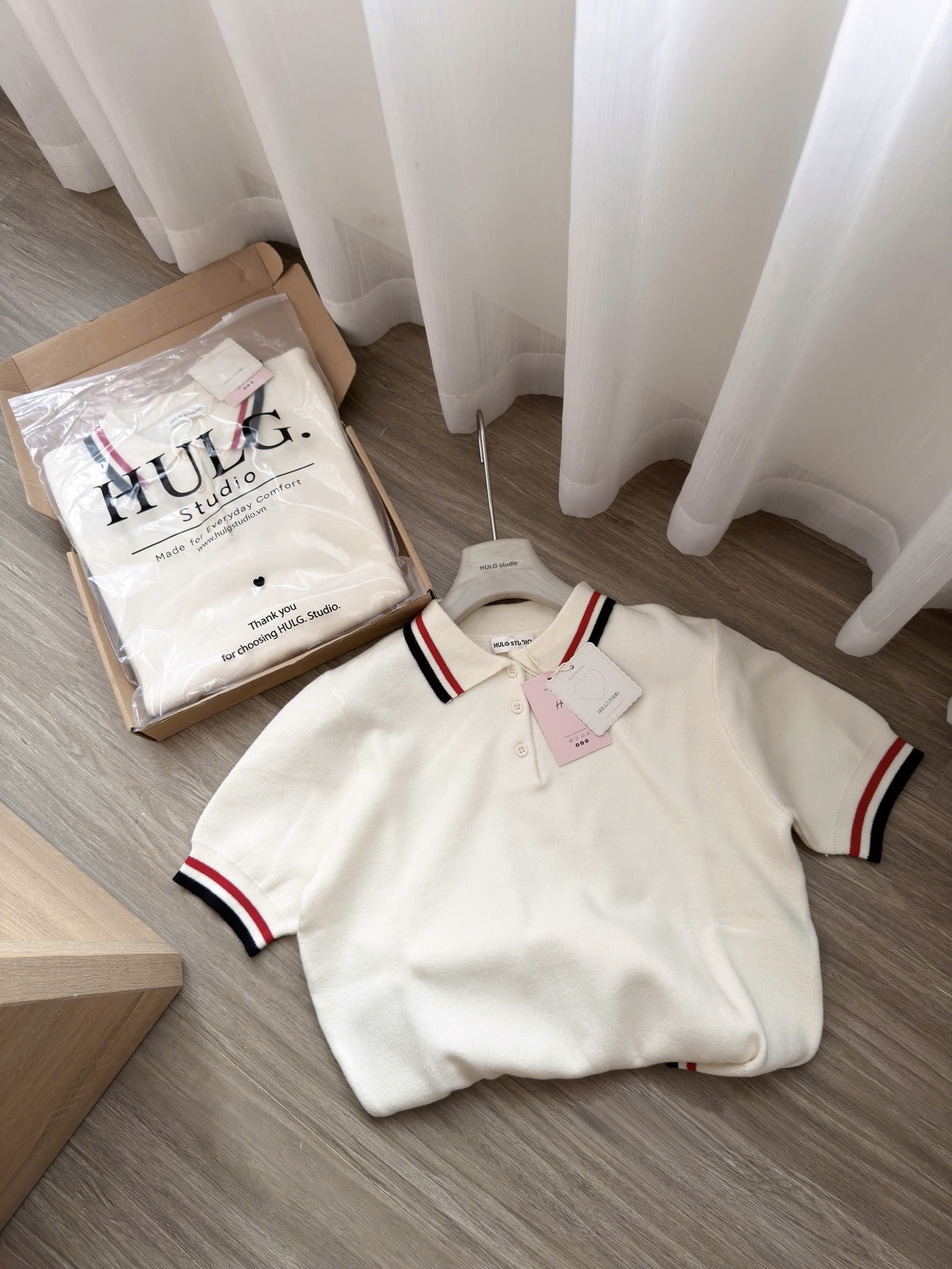 Gom - ÁO LEN POLO TRẮNG CỔ VIỀN CỘC HULG