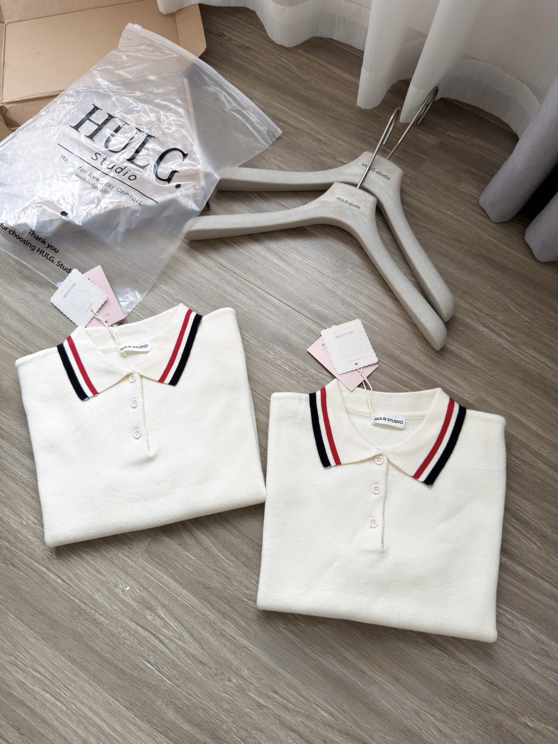 Gom - ÁO LEN POLO TRẮNG CỔ VIỀN CỘC HULG