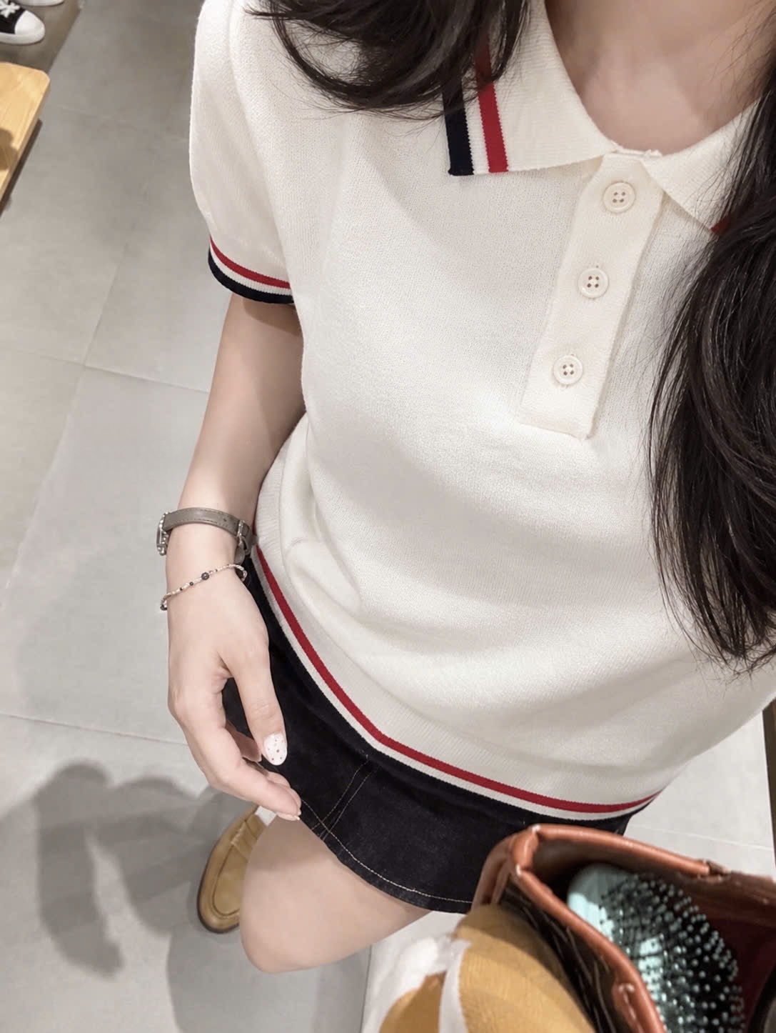 Gom - ÁO LEN POLO TRẮNG CỔ VIỀN CỘC HULG