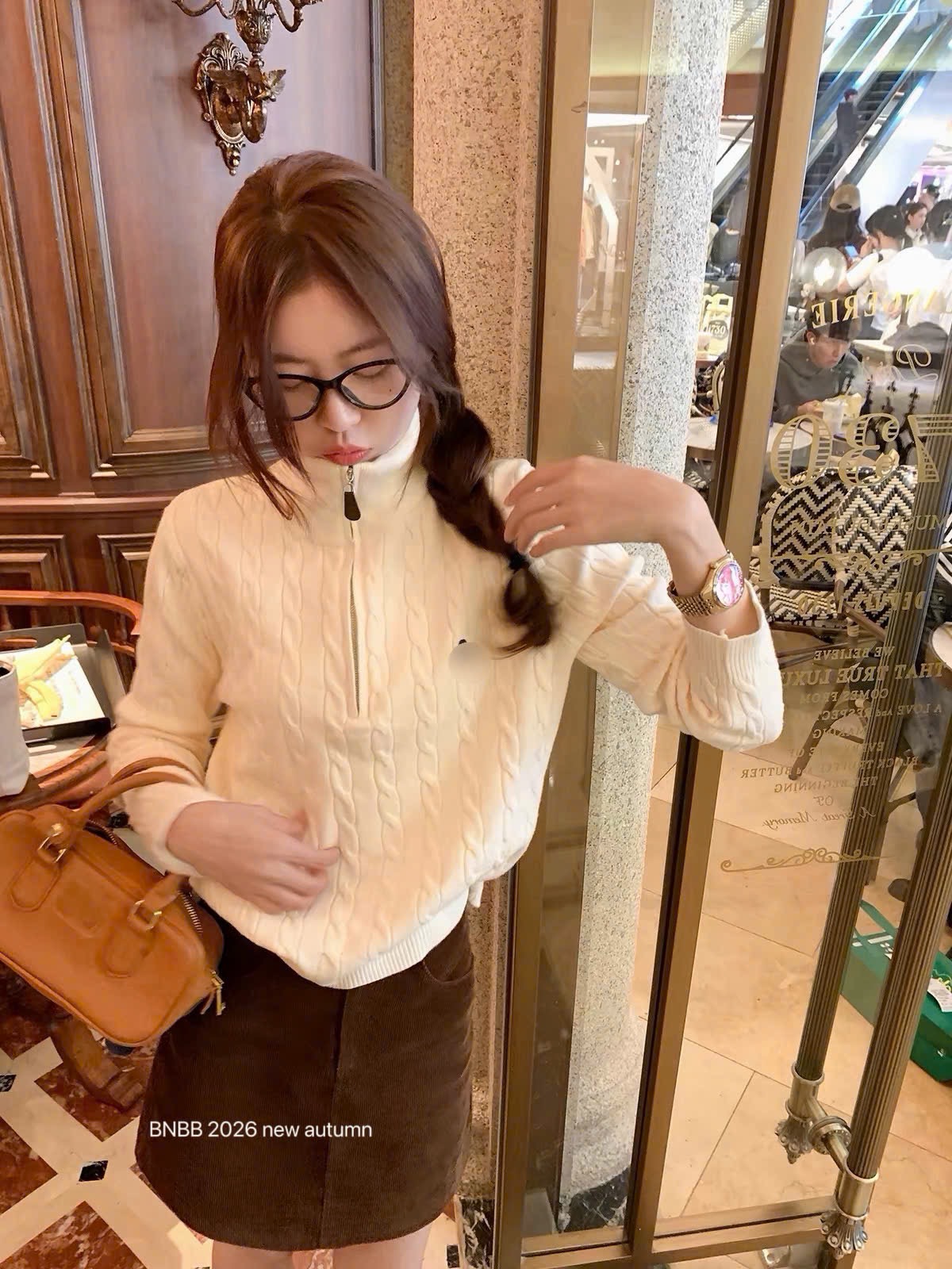 Gom - ÁO LEN THÊU NGỰA CỔ KHOÁ MÀU KEM BNBB