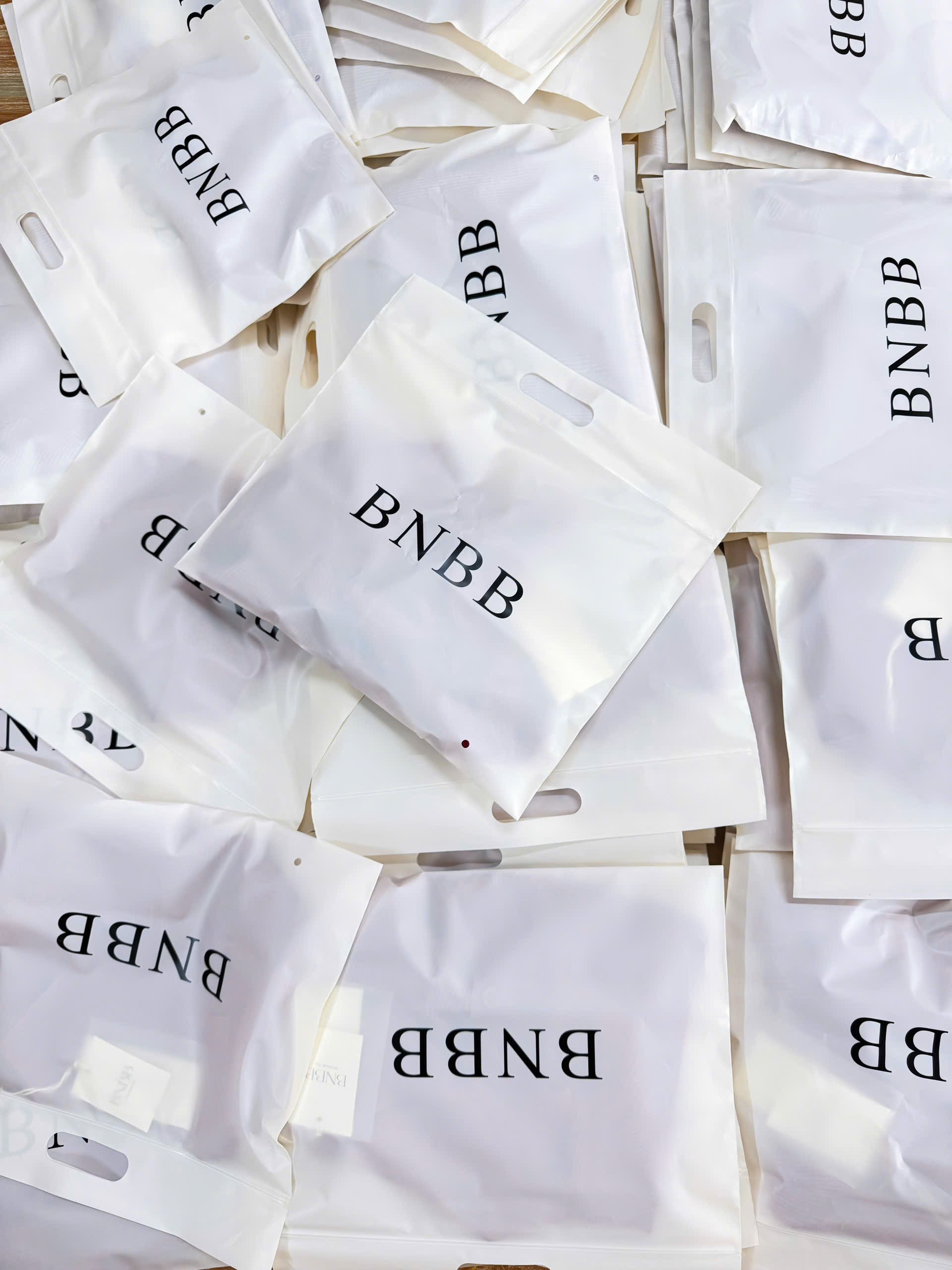 Gom - ÁO LEN TÍM CỘC TAY BNBB KÈM TÚI