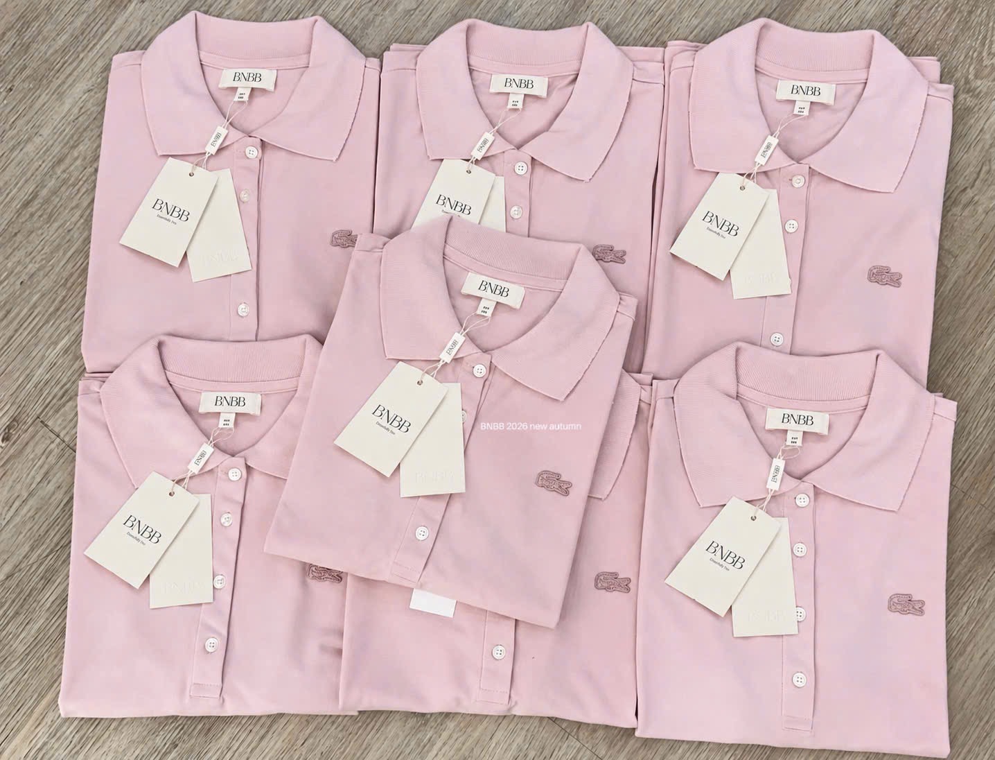 Gom - ÁO POLO HỒNG THÊU CÁ SAUA DT BNBB