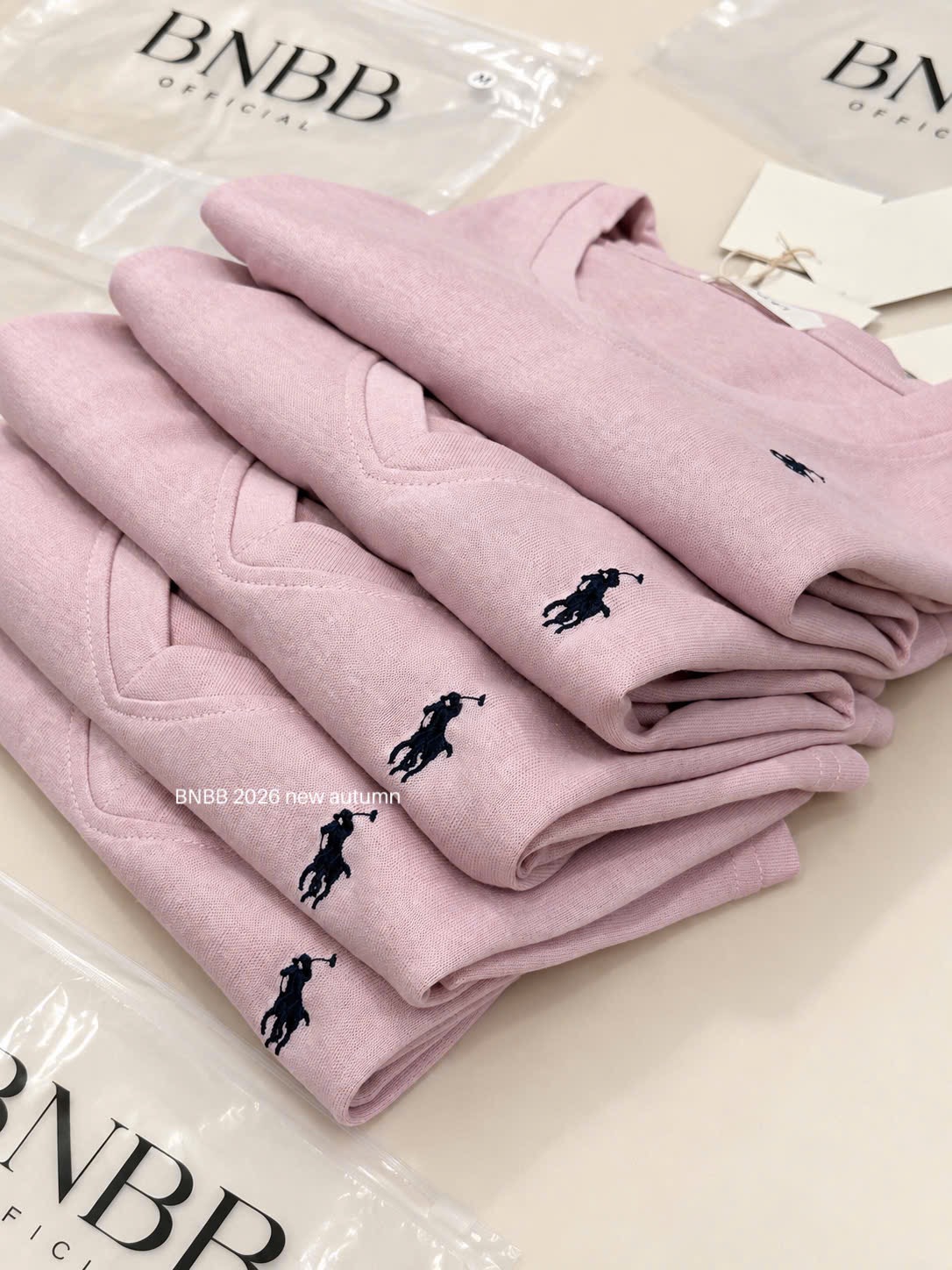 ÁO PULL CỘC HỒNG BNBB THÊU NGỰA CỔ TIM