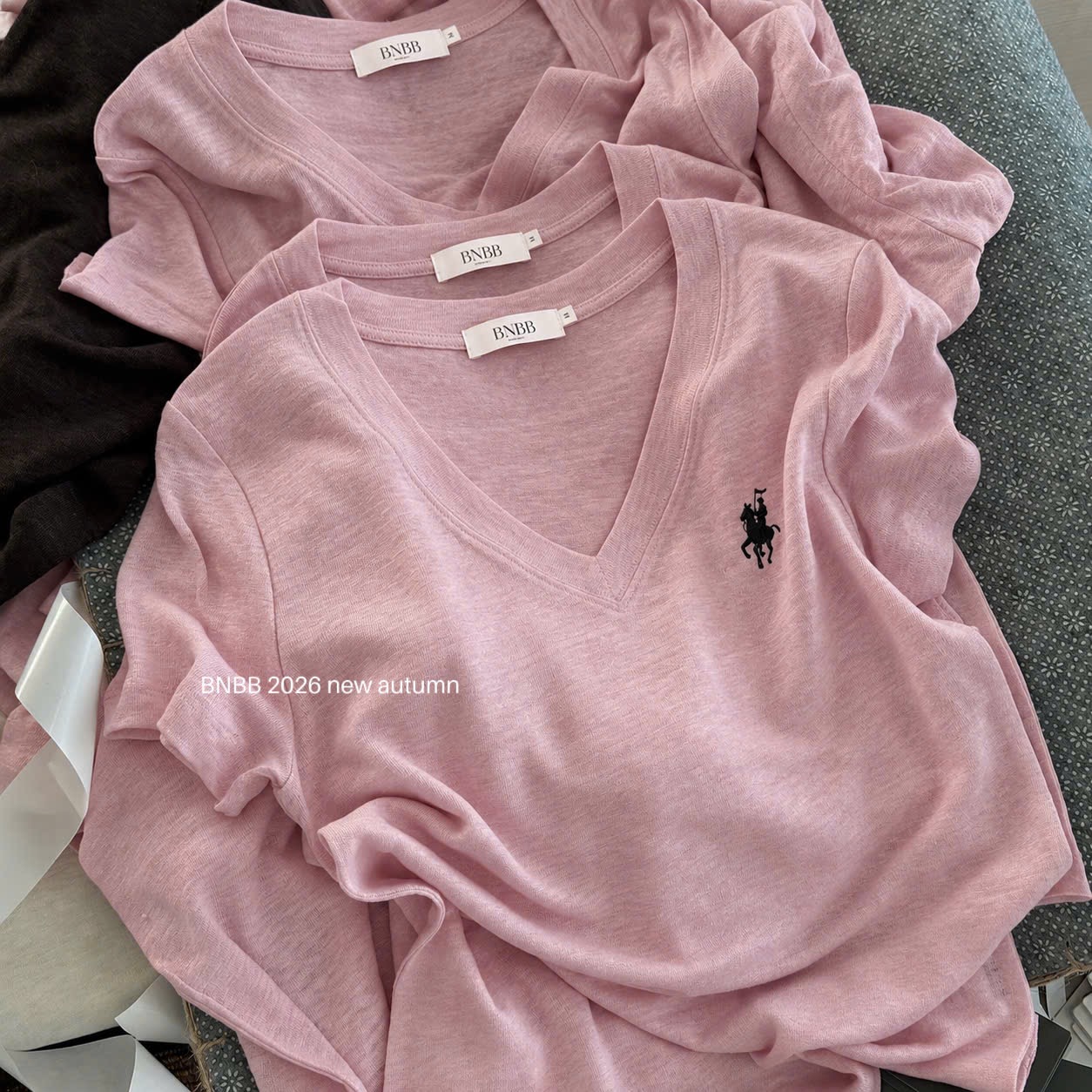 ÁO PULL CỘC HỒNG BNBB THÊU NGỰA CỔ TIM