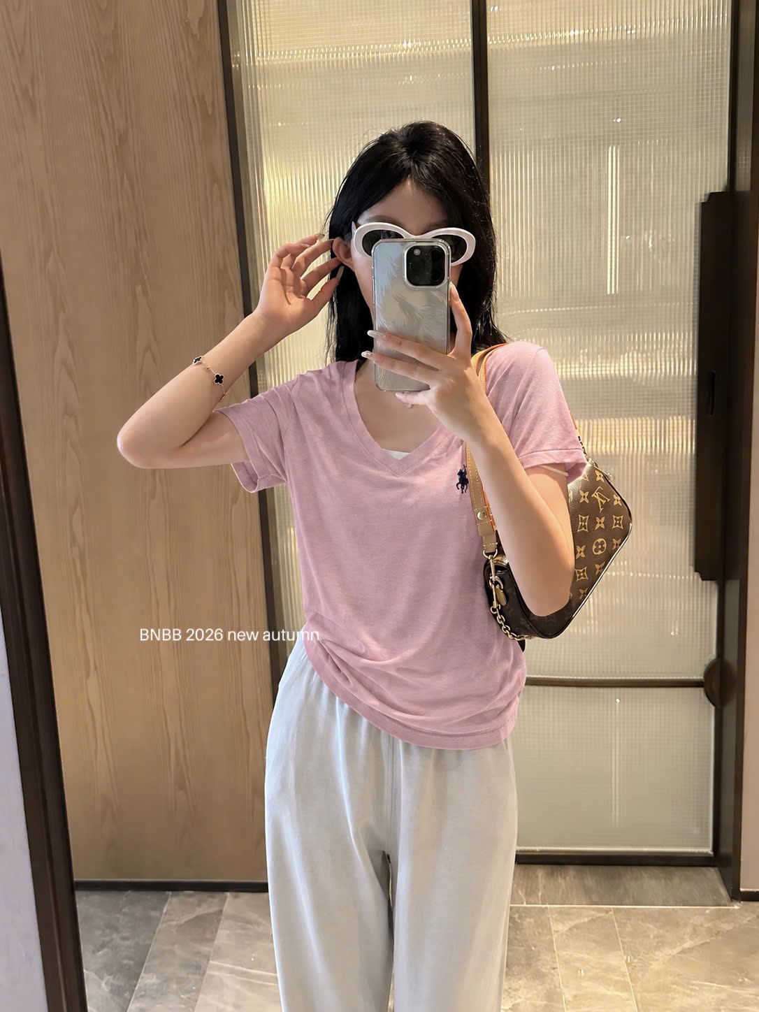 ÁO PULL CỘC HỒNG BNBB THÊU NGỰA CỔ TIM