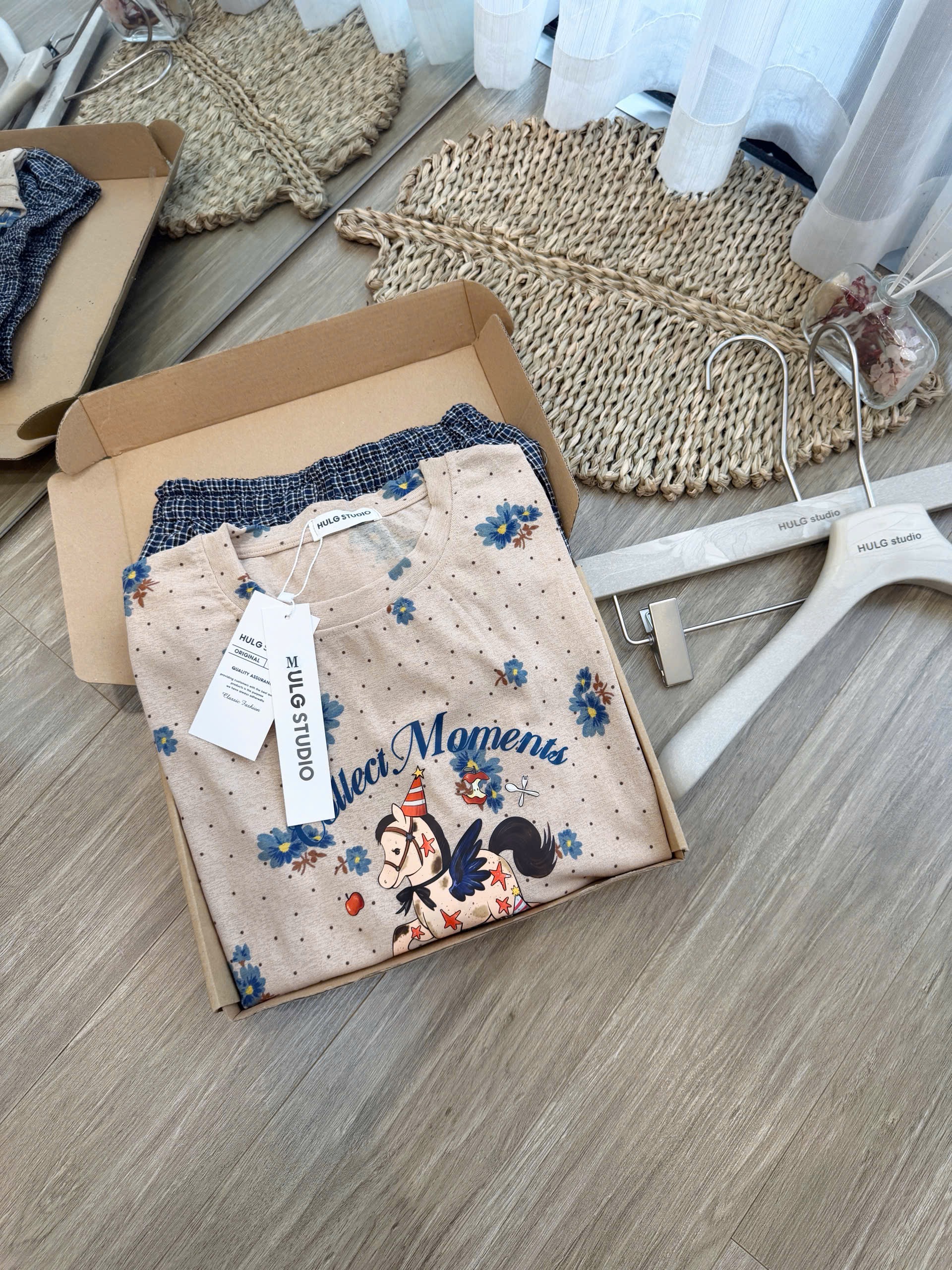 BỘ CT BE NÂU HÌNH NGỰA QUẦN KẺ