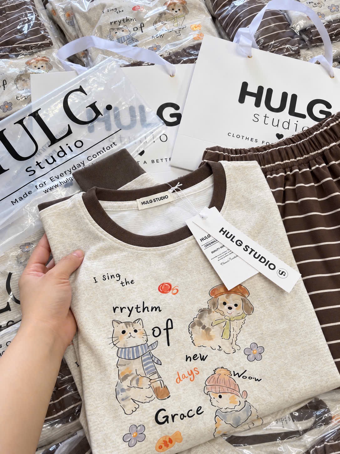 Gom - BỘ DT HÌNH THÚ QUẦN KẺ NÂU