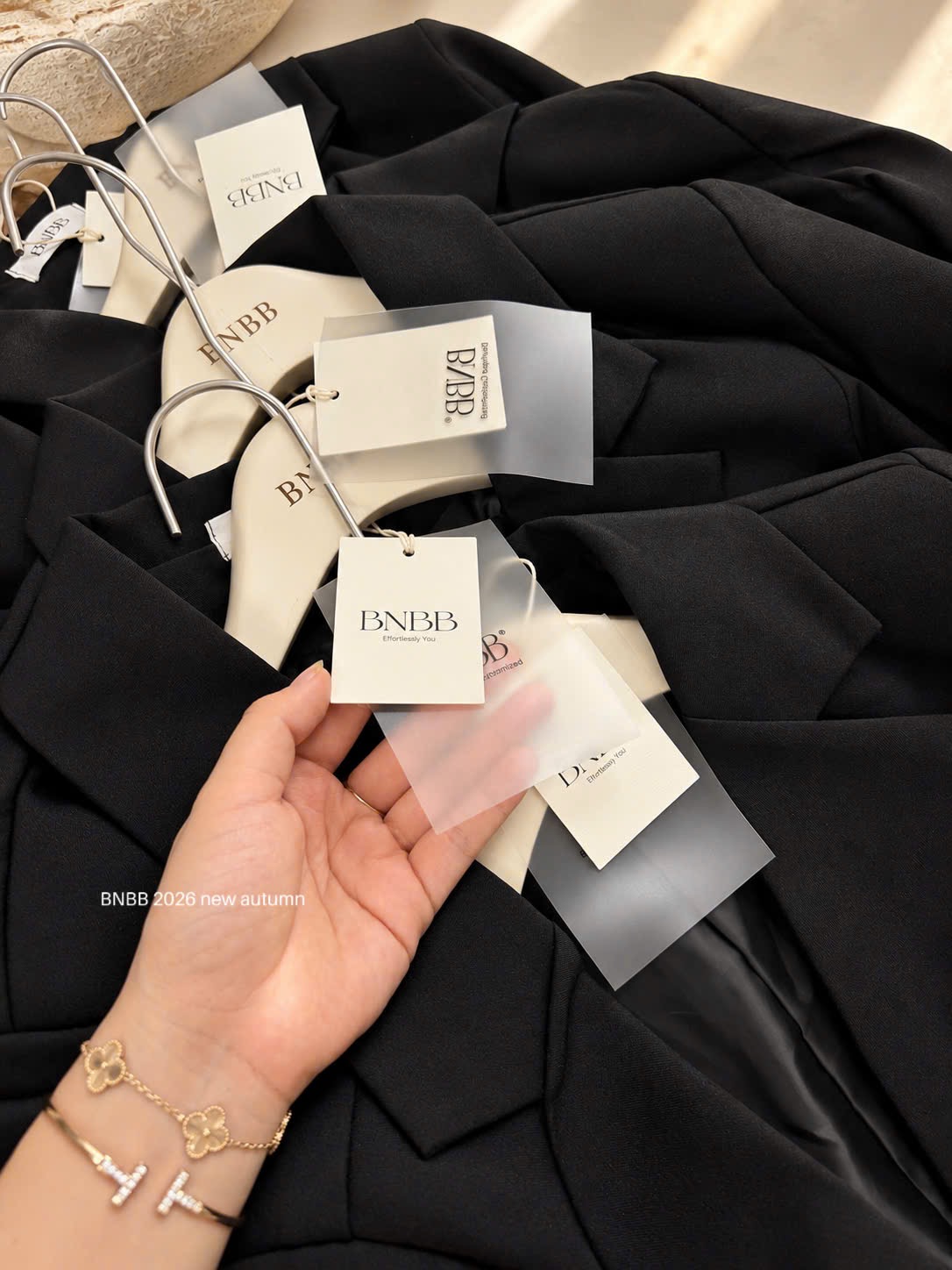Gom - Đen - ÁO BLAZER BNBB DT MÀU ĐEN