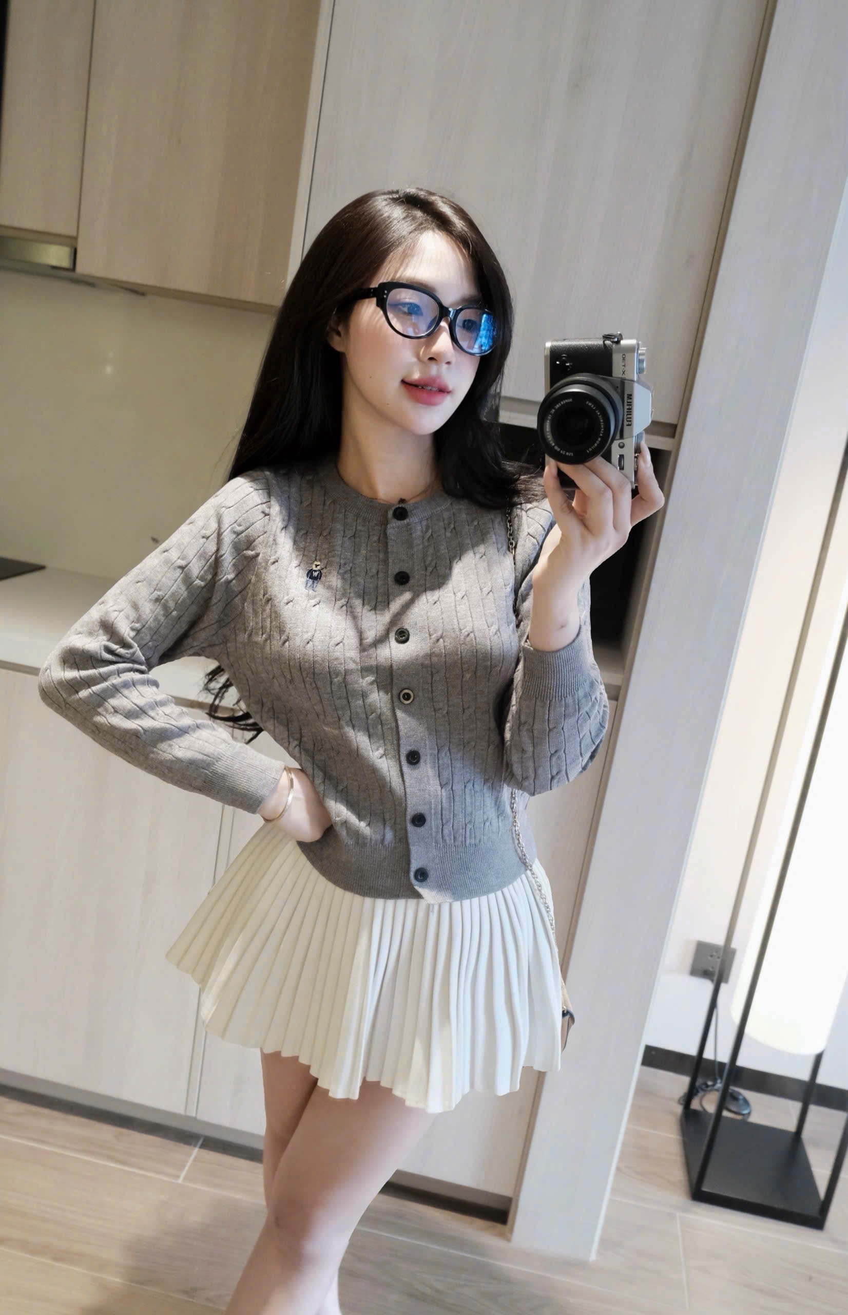 Ghi - ÁO LEN CDG DT THÊU GẤU JDMS