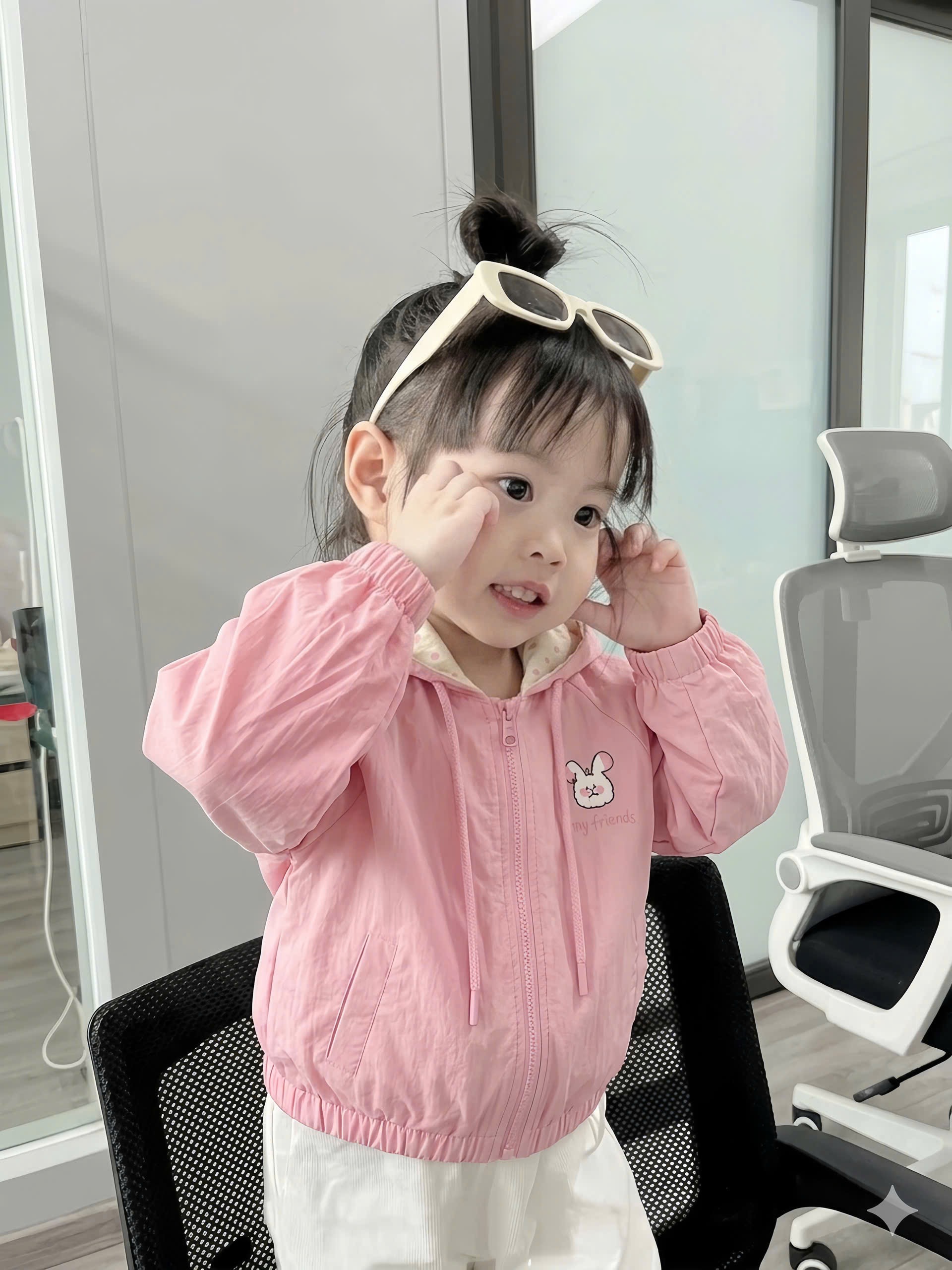 HD ÁO KHOÁC GIÓ 2 MẶT HỒNG THỎ CHẤM BI