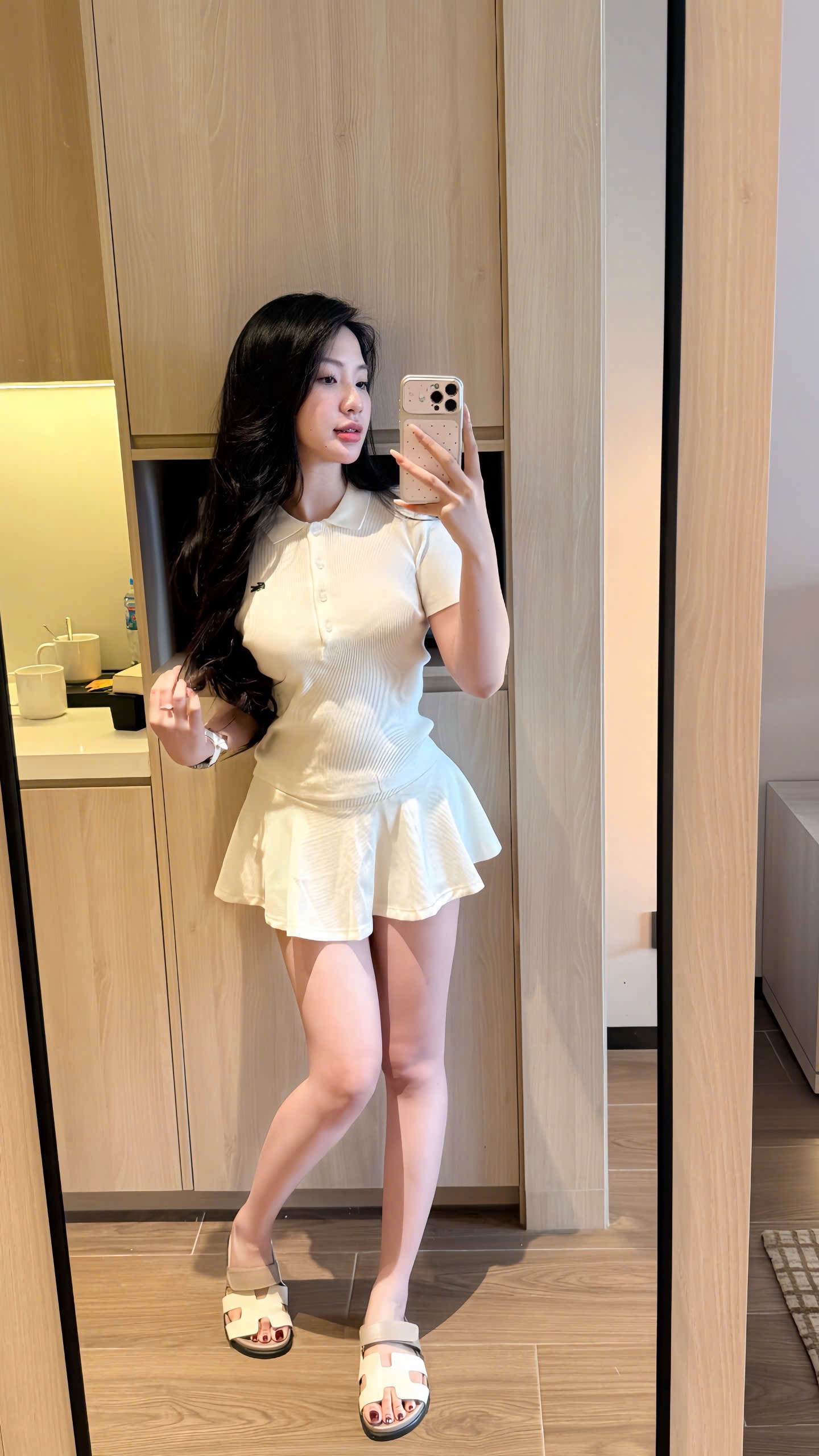 Hàng nhà máy - ÁO LEN LCT TRẮNG THÊU CÁ SẤU CỔ BẺ