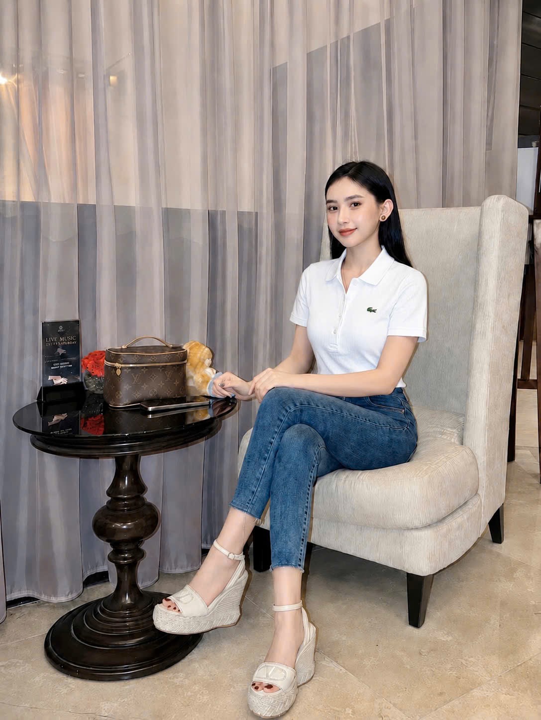 Hàng nhà máy - ÁO LEN LCT TRẮNG THÊU CÁ SẤU CỔ BẺ