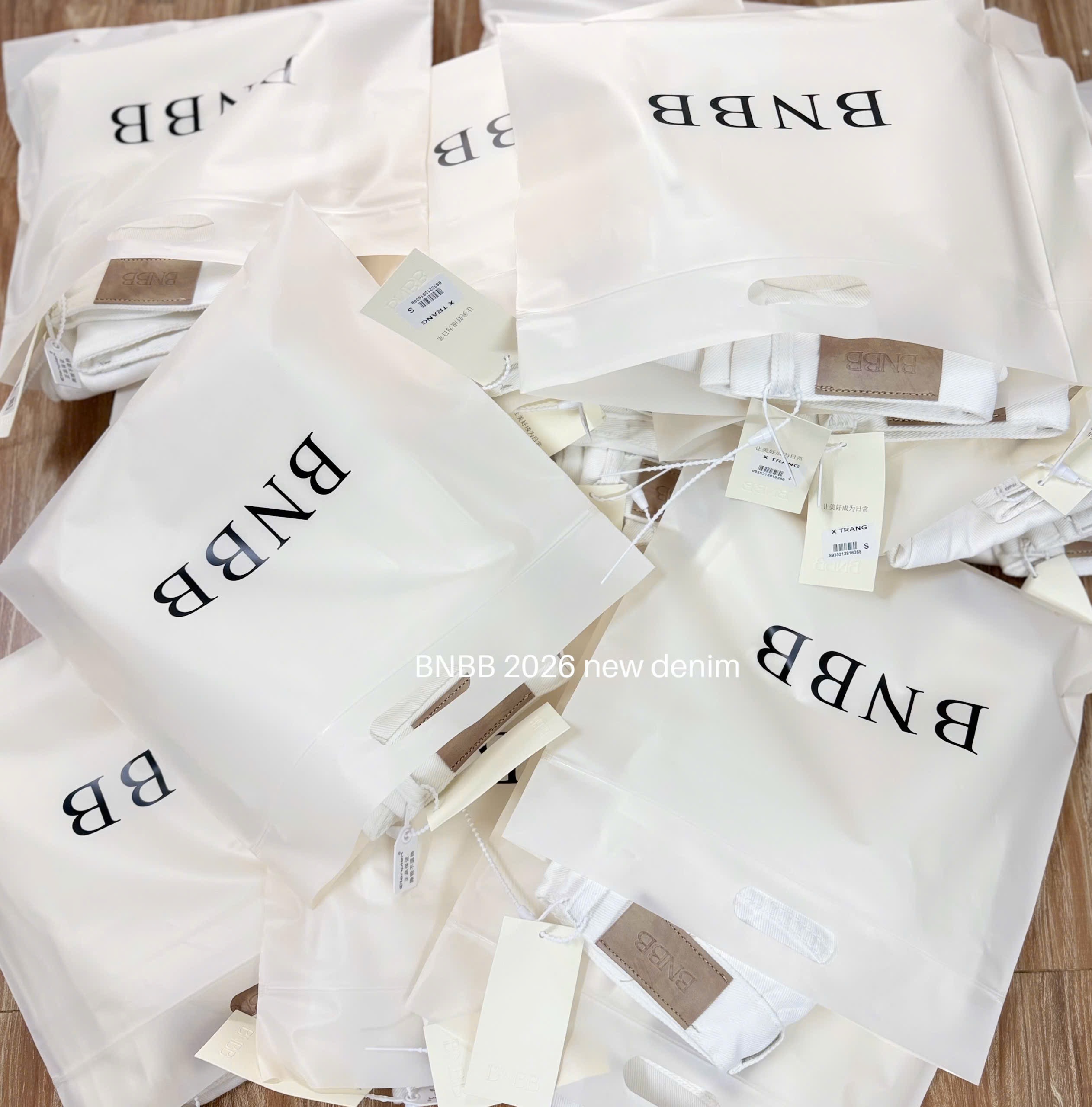 Gom - QUẦN JEAN SUÔNG TRẮNG BNBB