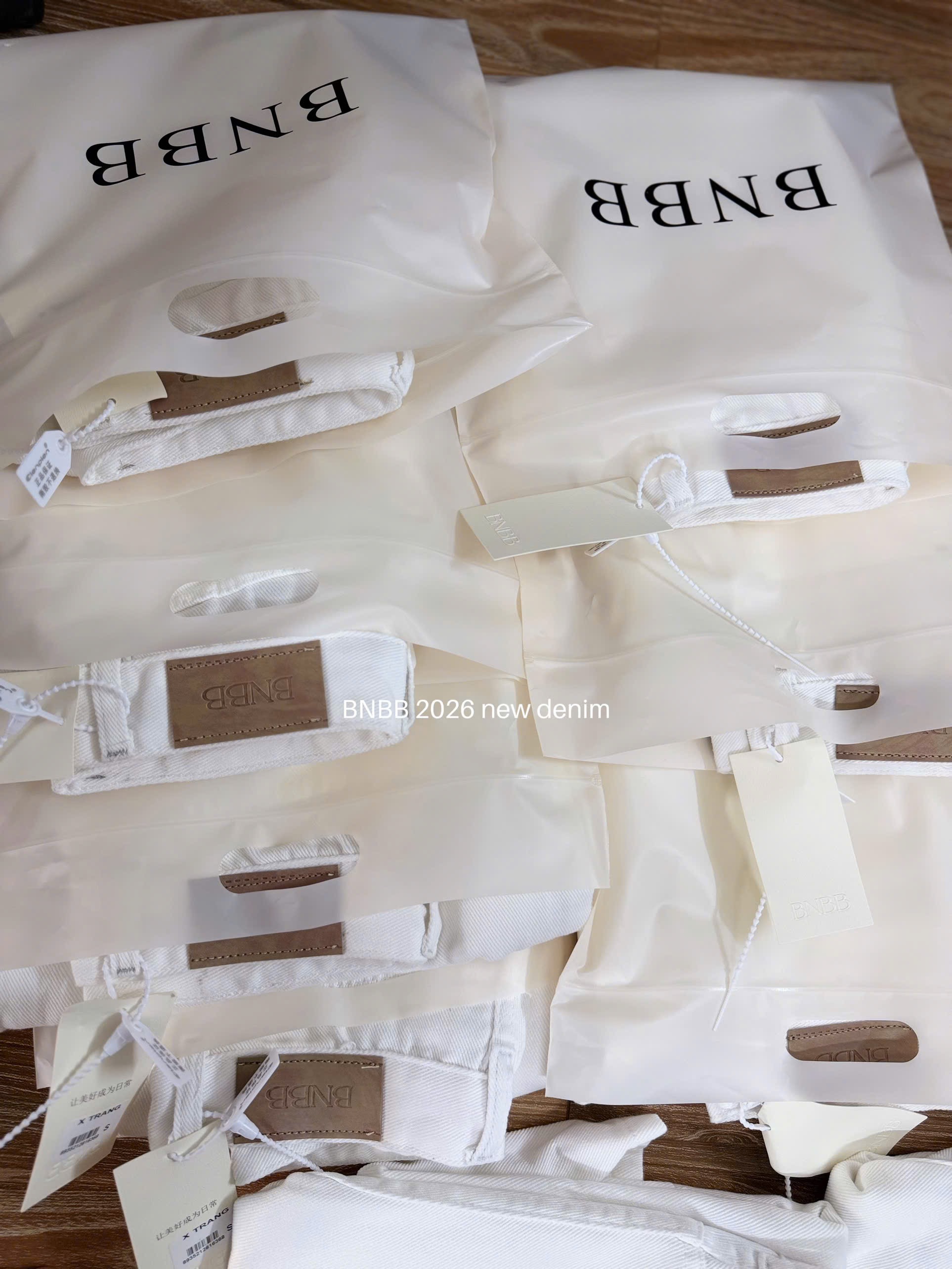 Gom - QUẦN JEAN SUÔNG TRẮNG BNBB