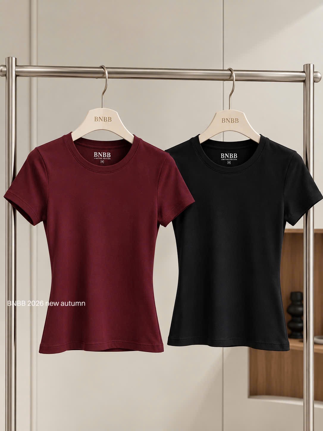 Gom - SÉT 2 ÁO CỘC ĐEN ĐỎ BNBB TRƠN