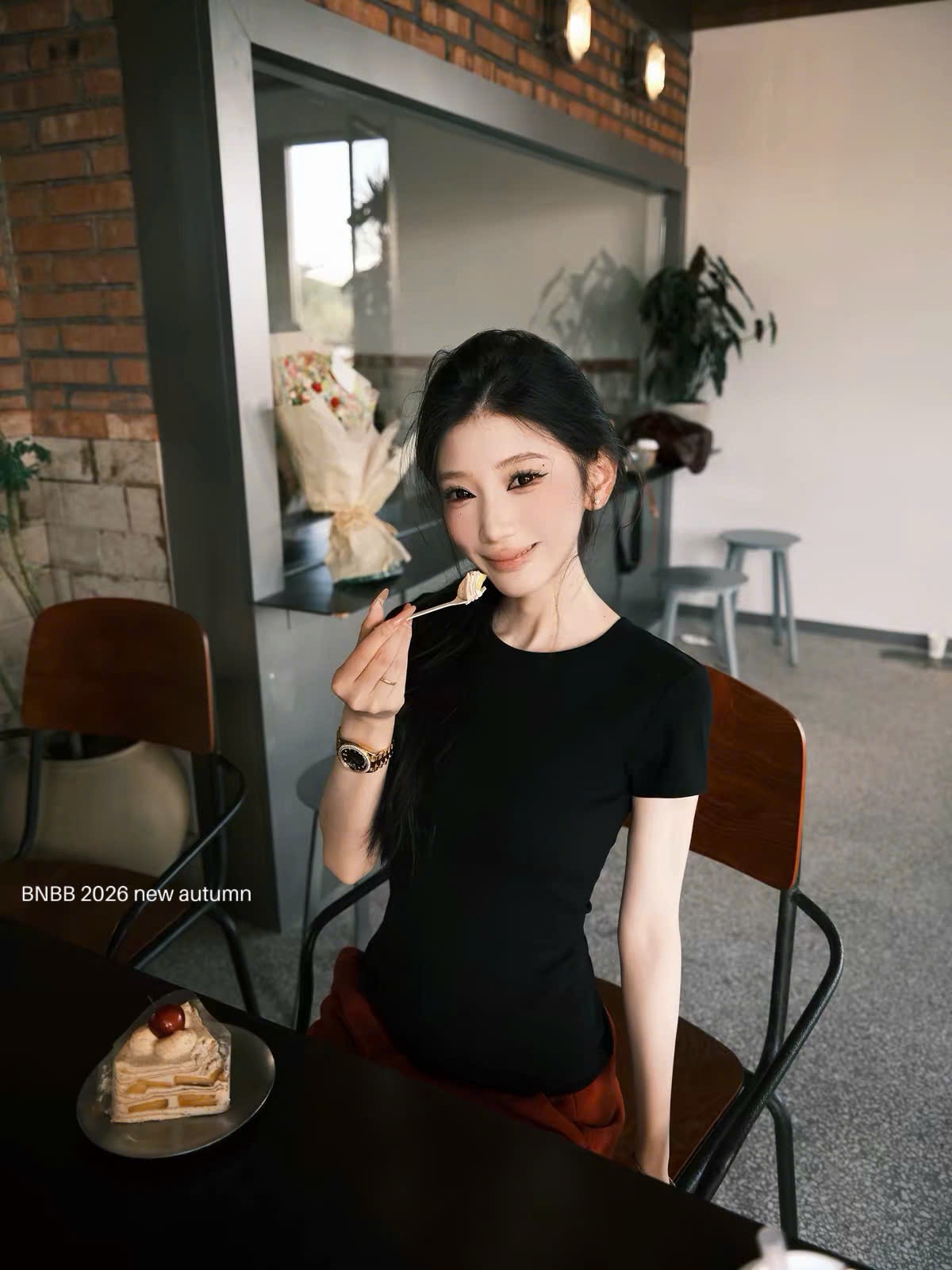 Gom - SÉT 2 ÁO CỘC ĐEN ĐỎ BNBB TRƠN