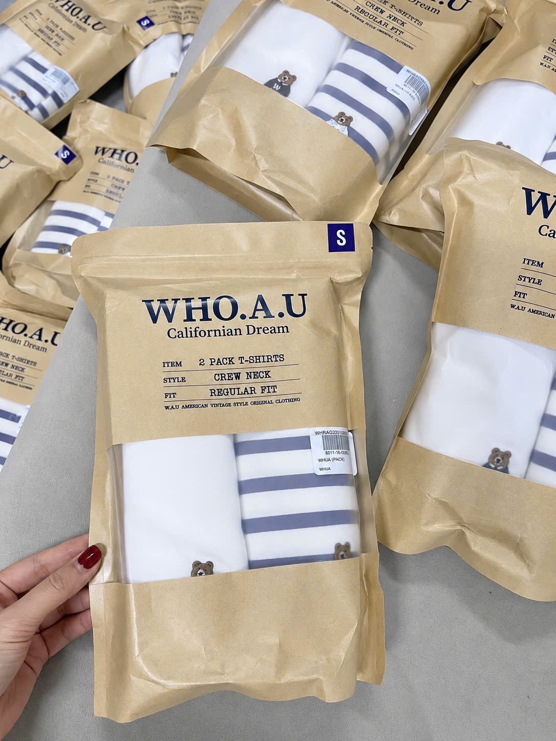 SET 2 ÁO CỘC THÊU GẤU WHOU TRẮNG KÊ XÁM