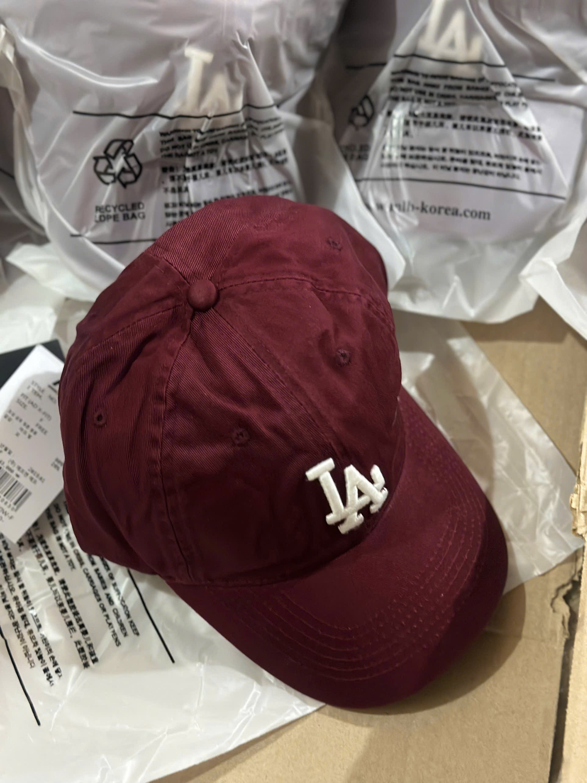 Hàng xuất dư - MŨ LƯỠI TRAI MLB LA MÀU ĐỎ NY NỮ