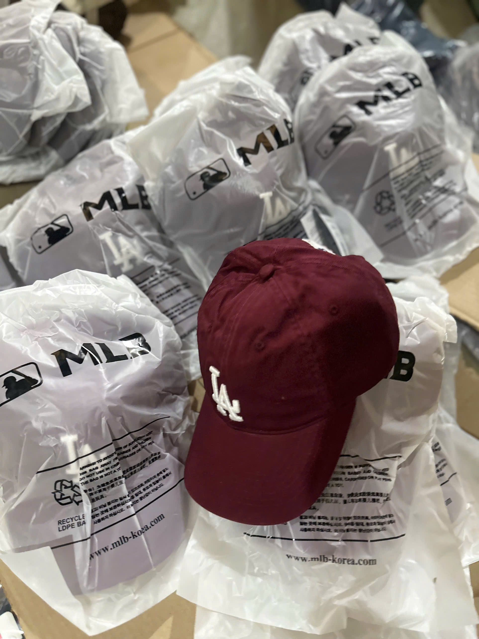 Hàng xuất dư - MŨ LƯỠI TRAI MLB LA MÀU ĐỎ NY NỮ