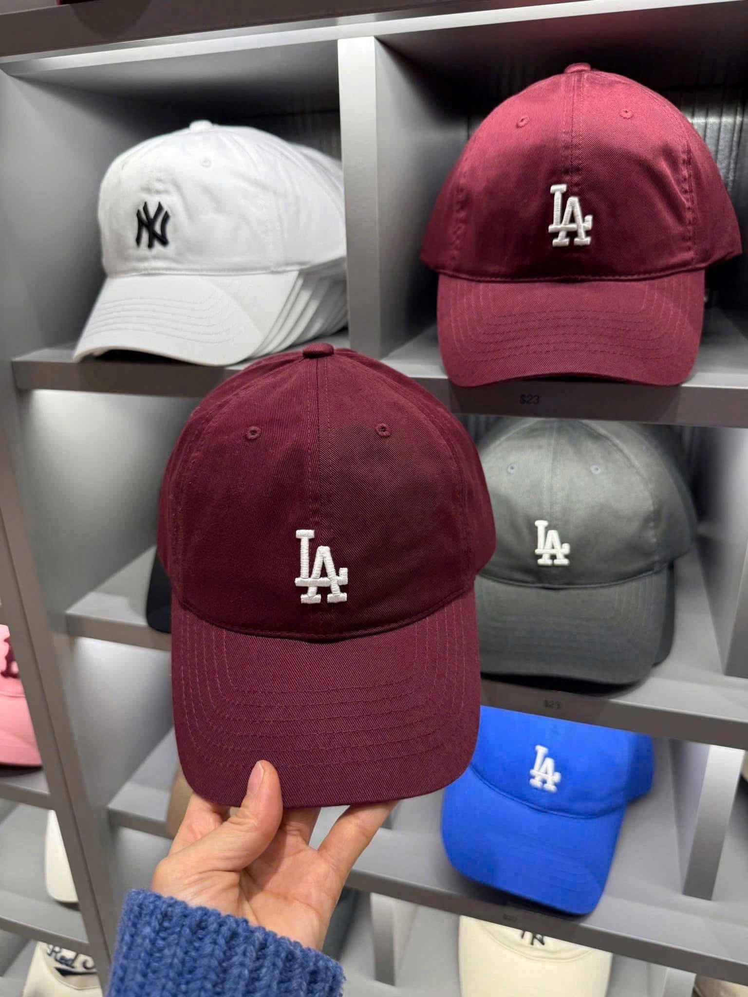 Hàng xuất dư - MŨ LƯỠI TRAI MLB LA MÀU ĐỎ NY NỮ