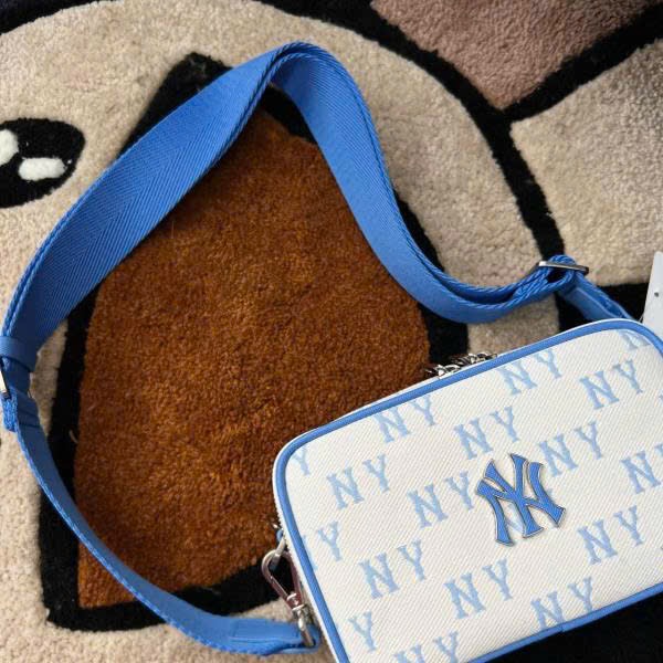 Hàng xuất dư - TÚI XÁCH MLB DẠNG HỘP VIỀN XANH