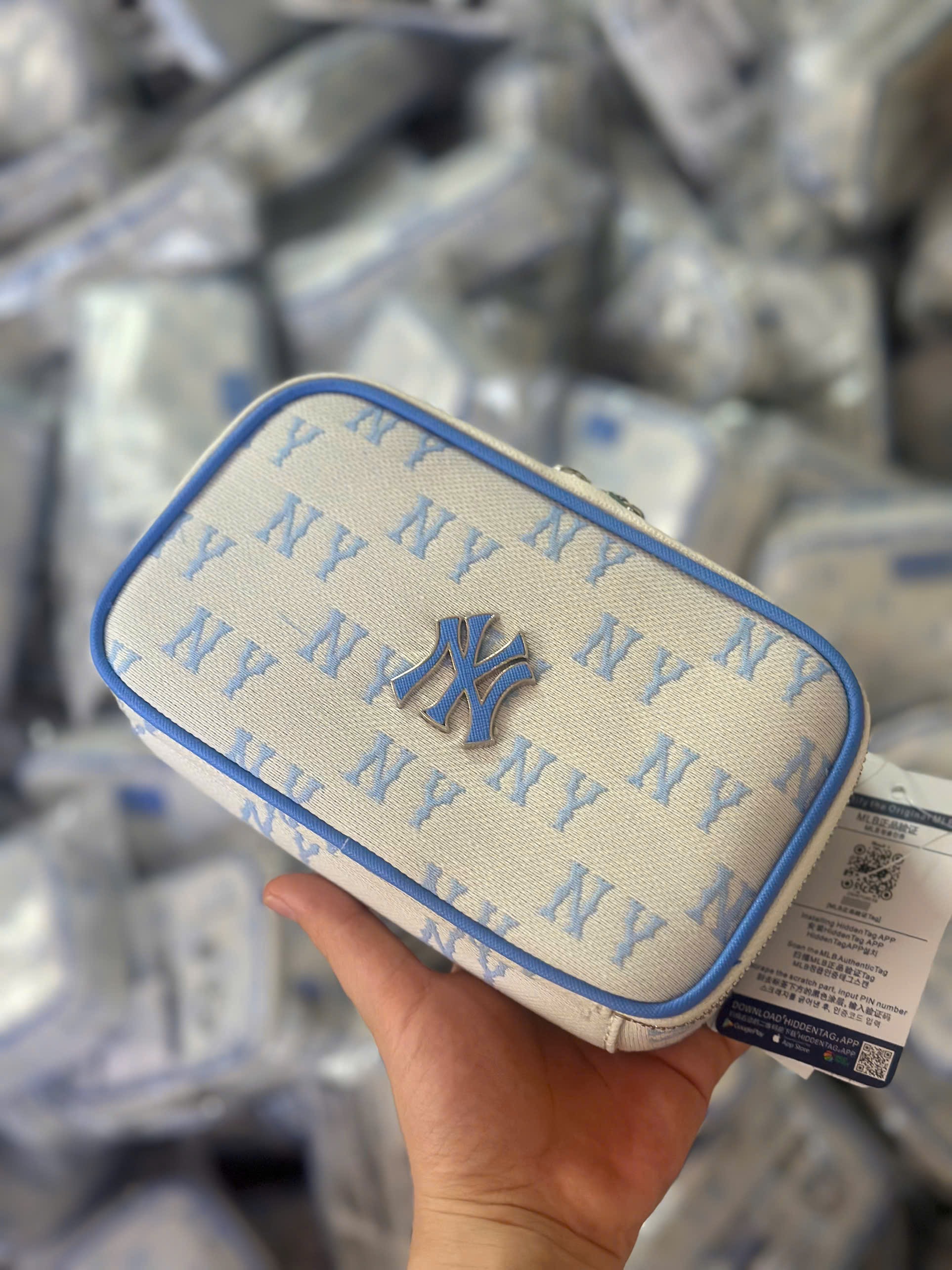 Hàng xuất dư - TÚI XÁCH MLB DẠNG HỘP VIỀN XANH