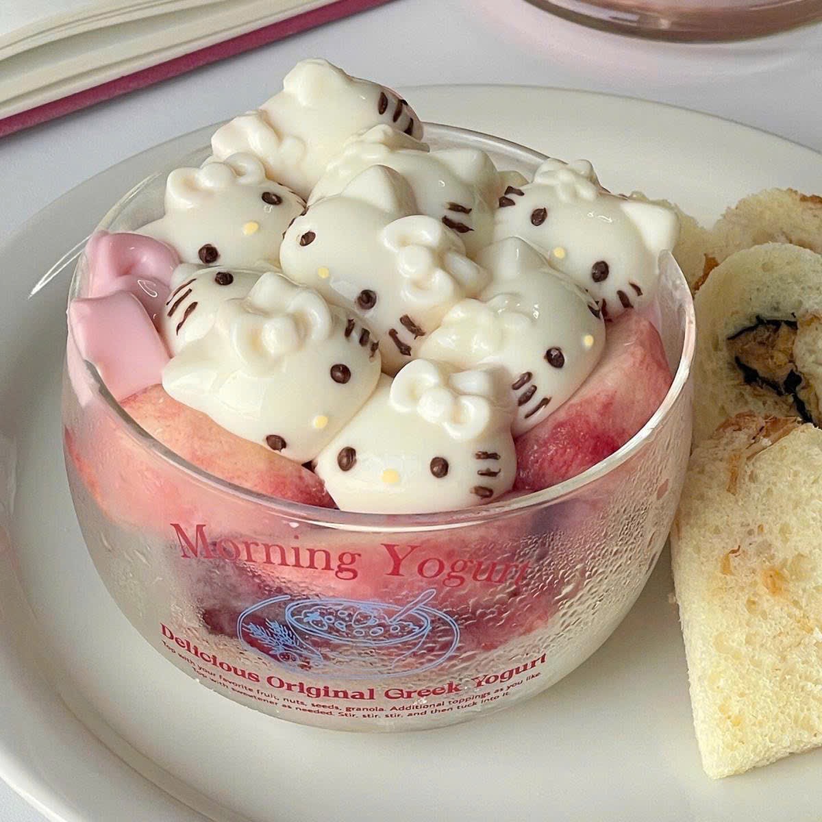 KHAY LÀM ĐÁ HELLO KITTY HỒNG