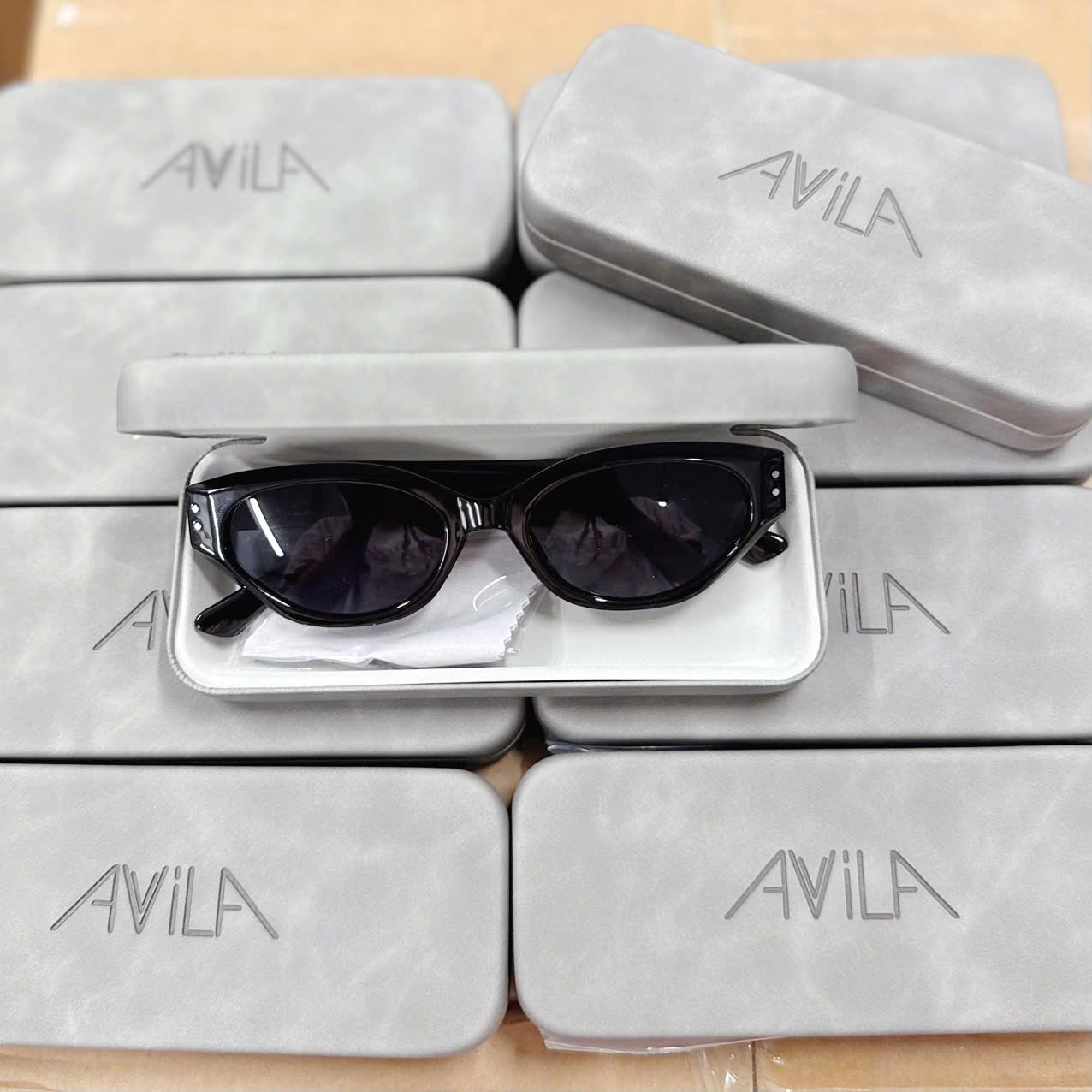 KÍNH MẮT ĐEN THỜI TRANG FULL BOX