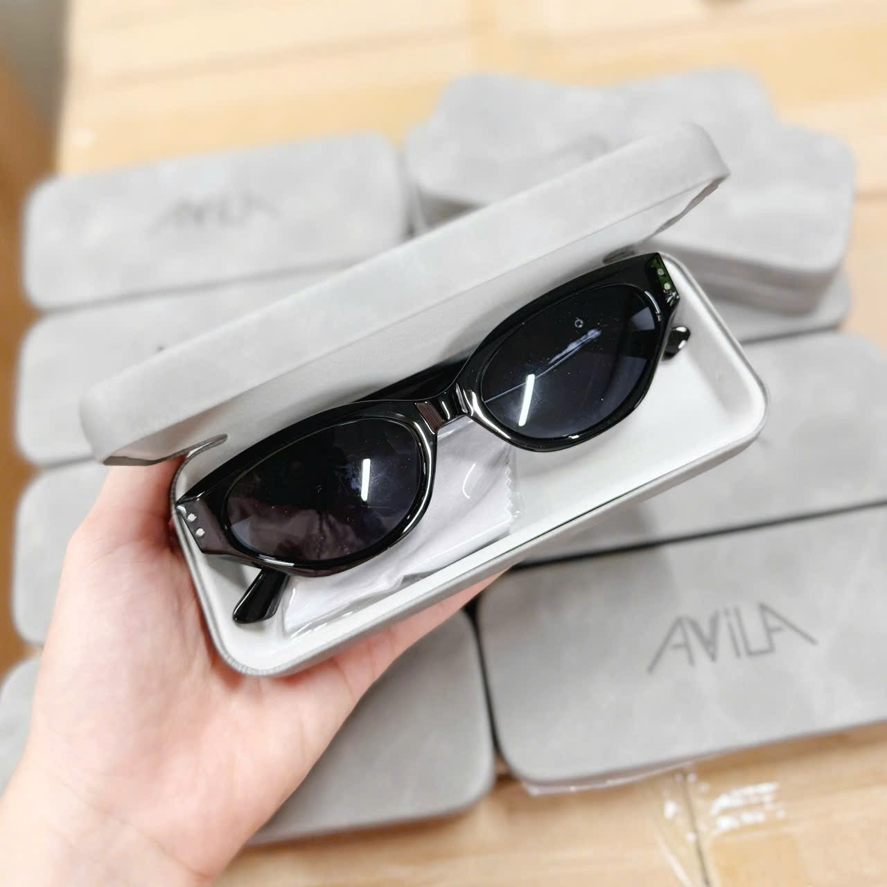 KÍNH MẮT ĐEN THỜI TRANG FULL BOX