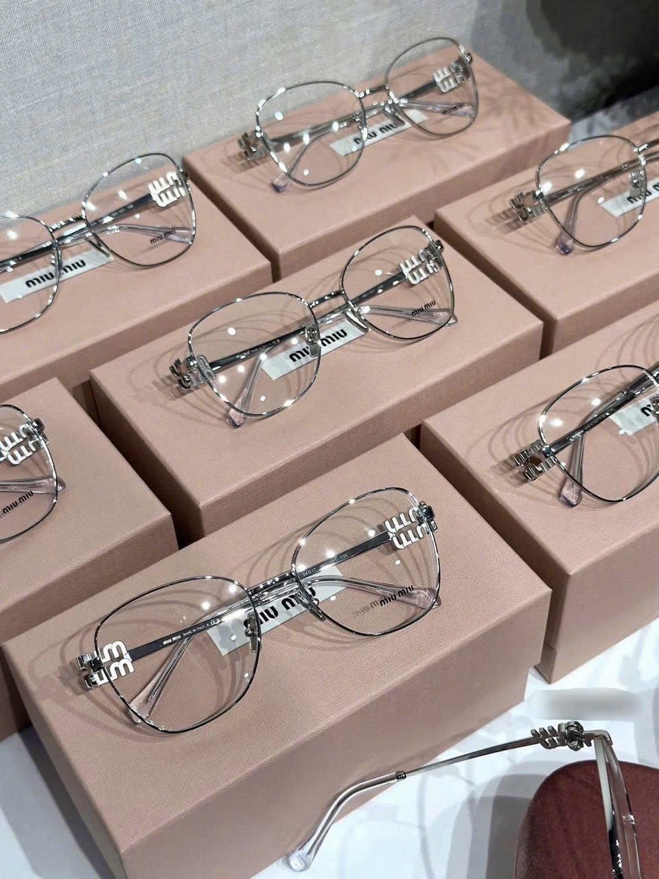KÍNH MẮT MIU GỌNG BẠC k box