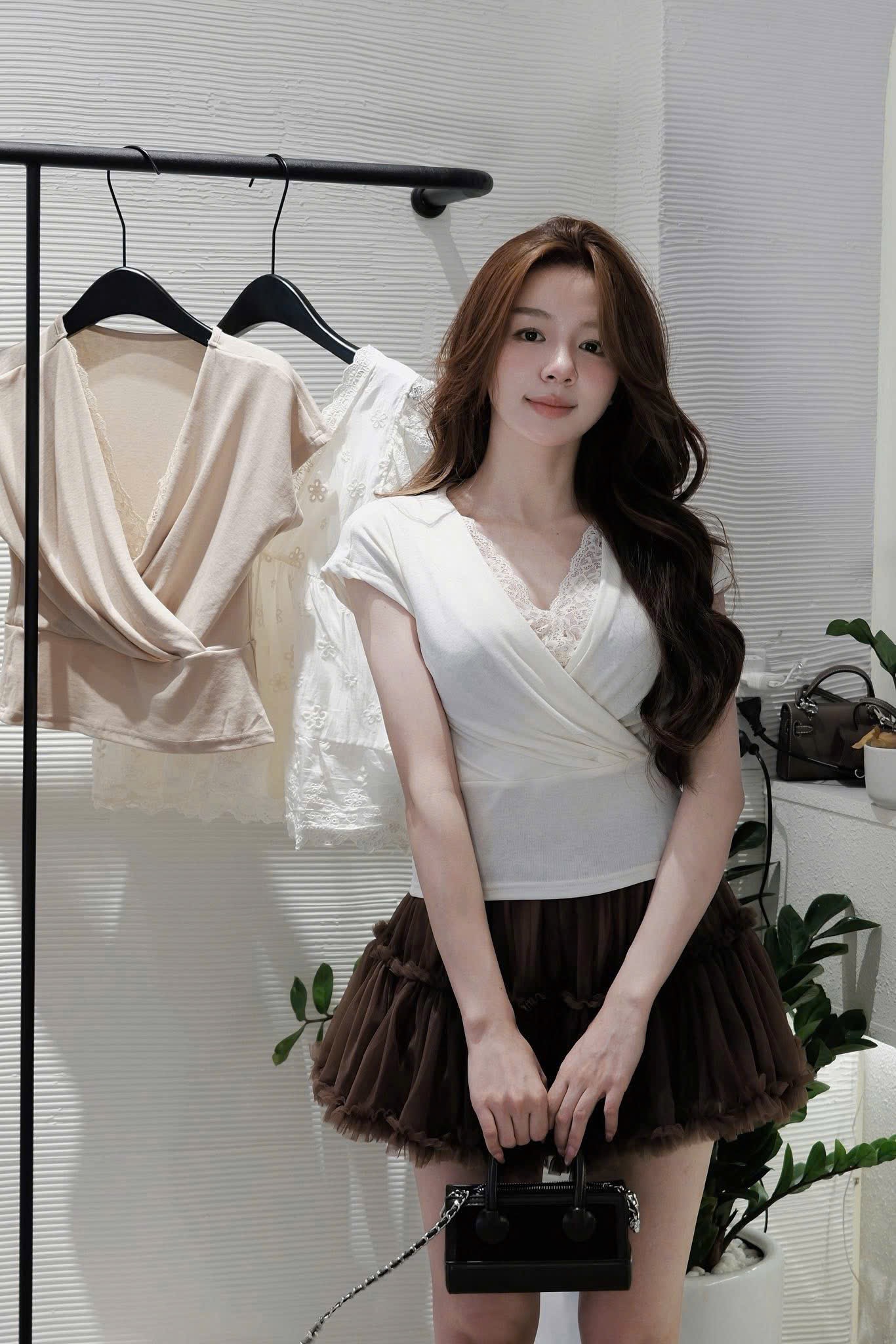M6282 - ÁO PULL CHÉO NGỰC QC PHỐI REN CỔ TIM