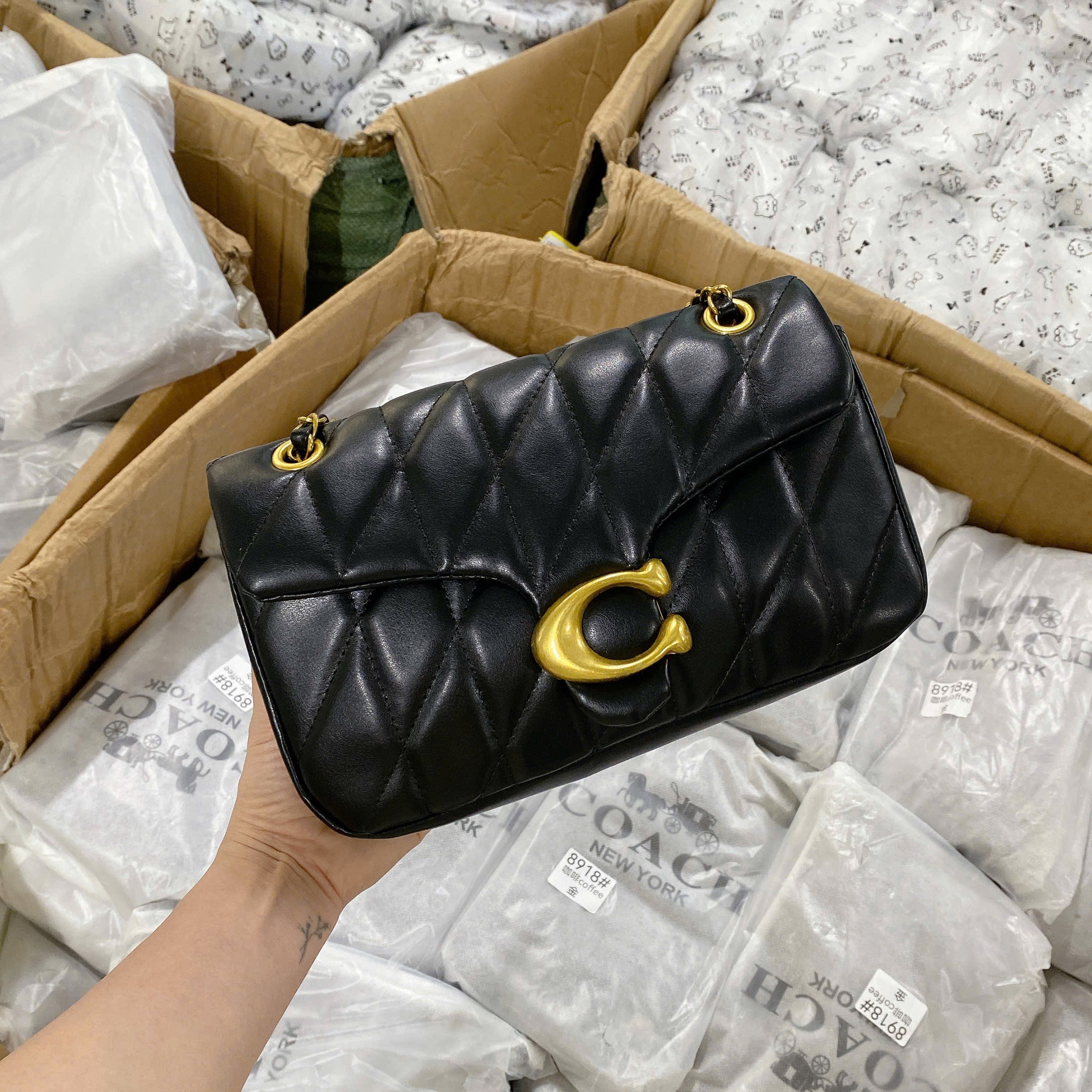 M8918 - TÚI VÂN TRÁM QC KHOÁ CHỮ C MÀU NÂU SZ 25
