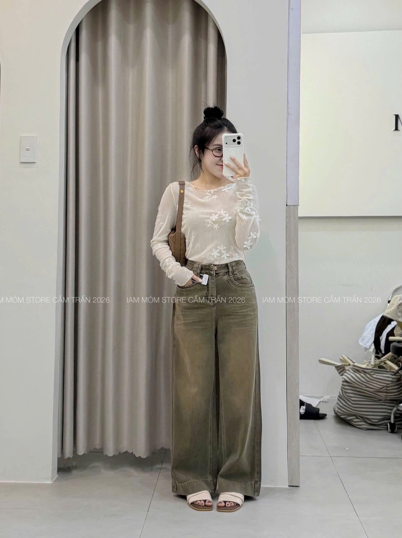 QUẦN JEAN SUÔNG THÊU TÚI 2 MÀU M2884