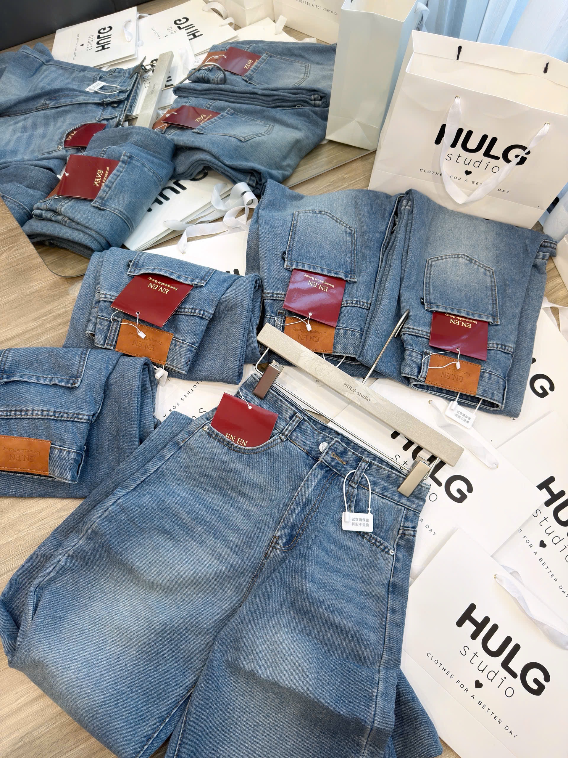 QUẦN JEAN SUÔNG XANH MÁC DA TAG ENNE