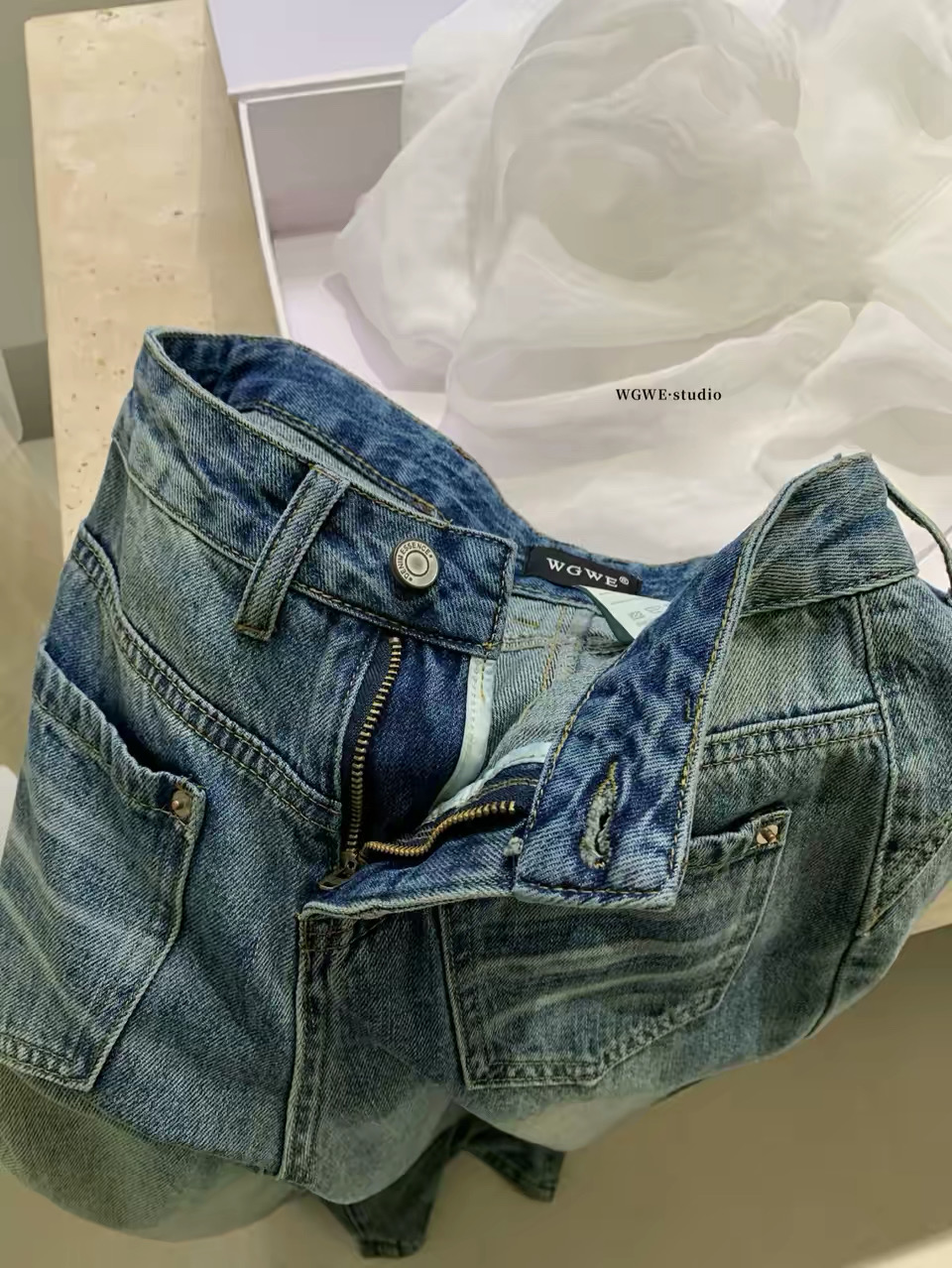 QUẦN JEAN SUÔNG XANH WGWE TÚI TRƯỚC CHÉO M2837