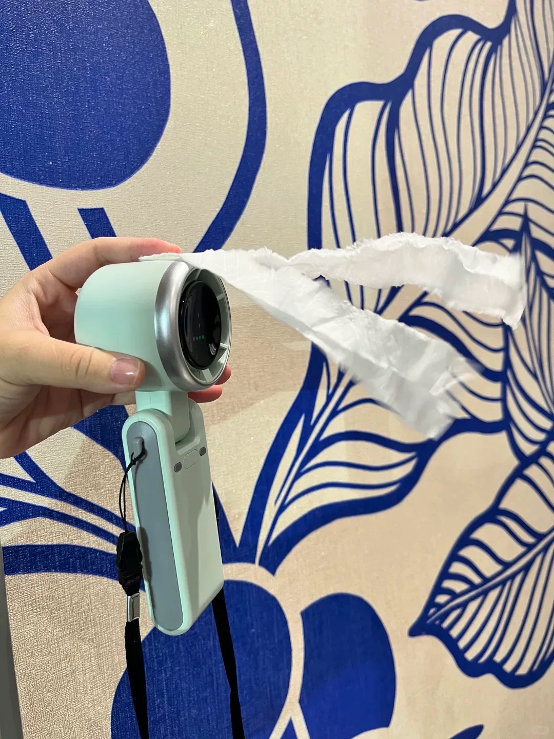 QUẠT CẦM TAY GẤP GỌN MINI - Random màu