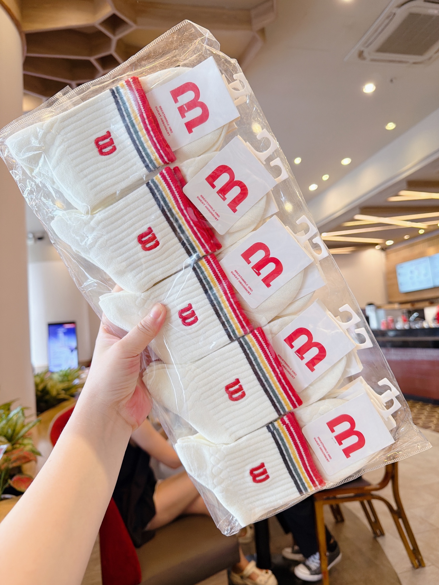 SET 10 ĐÔI TẤT THƠM CAO CỔ CHỮ M - W BÓNG CHÀY