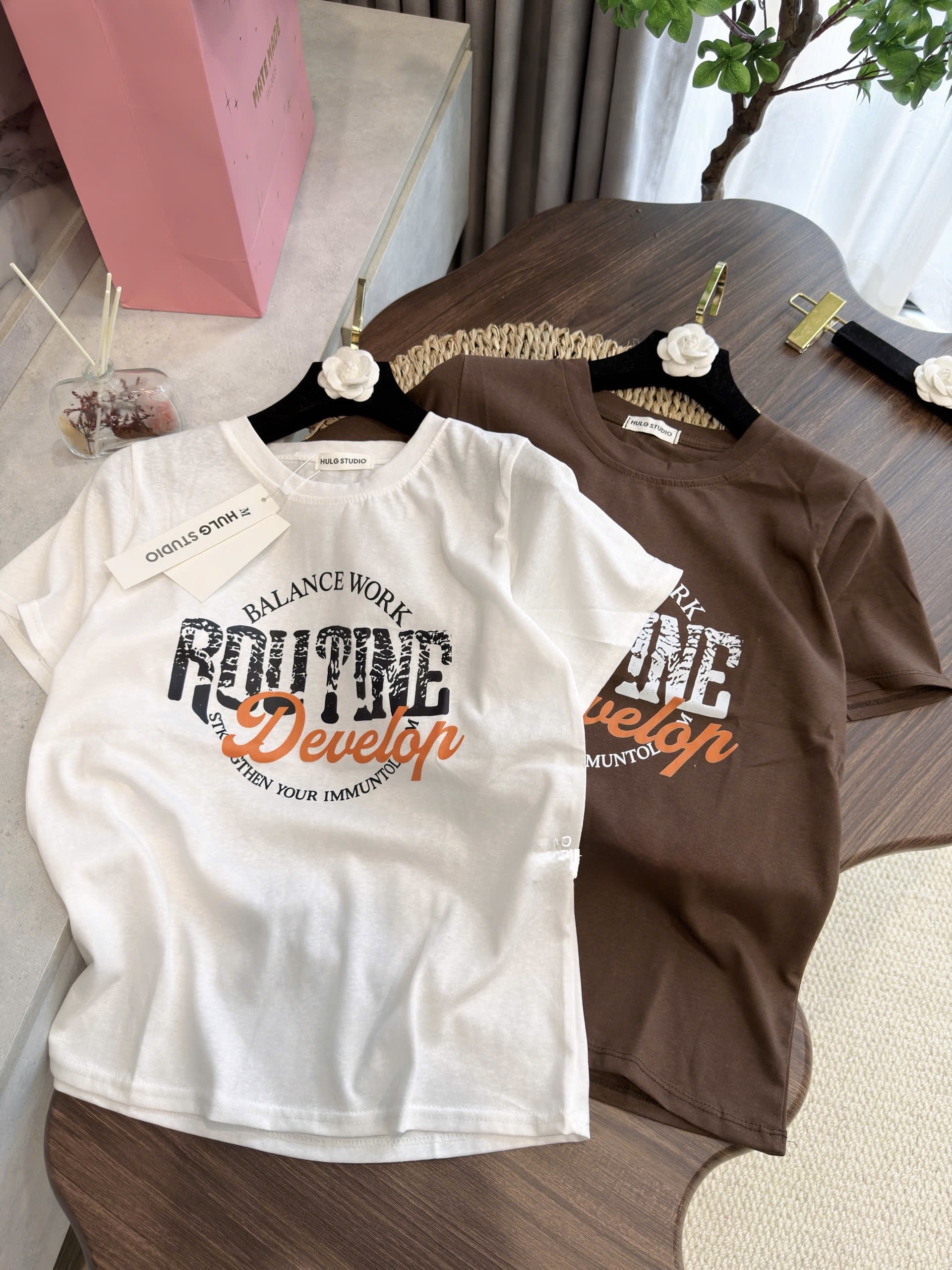 SET 2 ÁO GIẤY CỘC TAY CHỮ ROUTINE