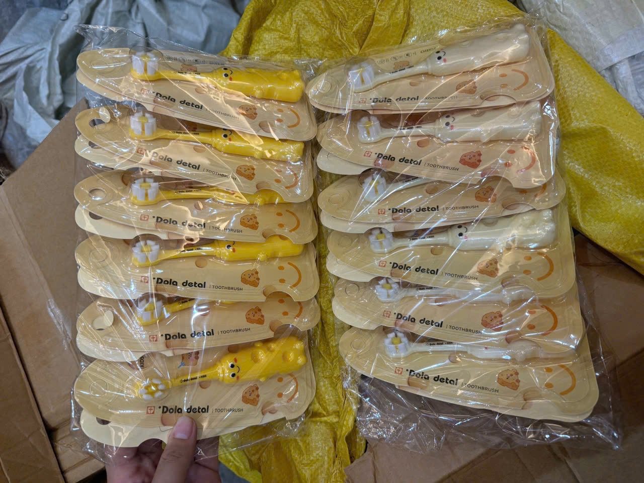 SET 2 BÀN CHẢI ĐÁNH RĂNG CHO BÉ