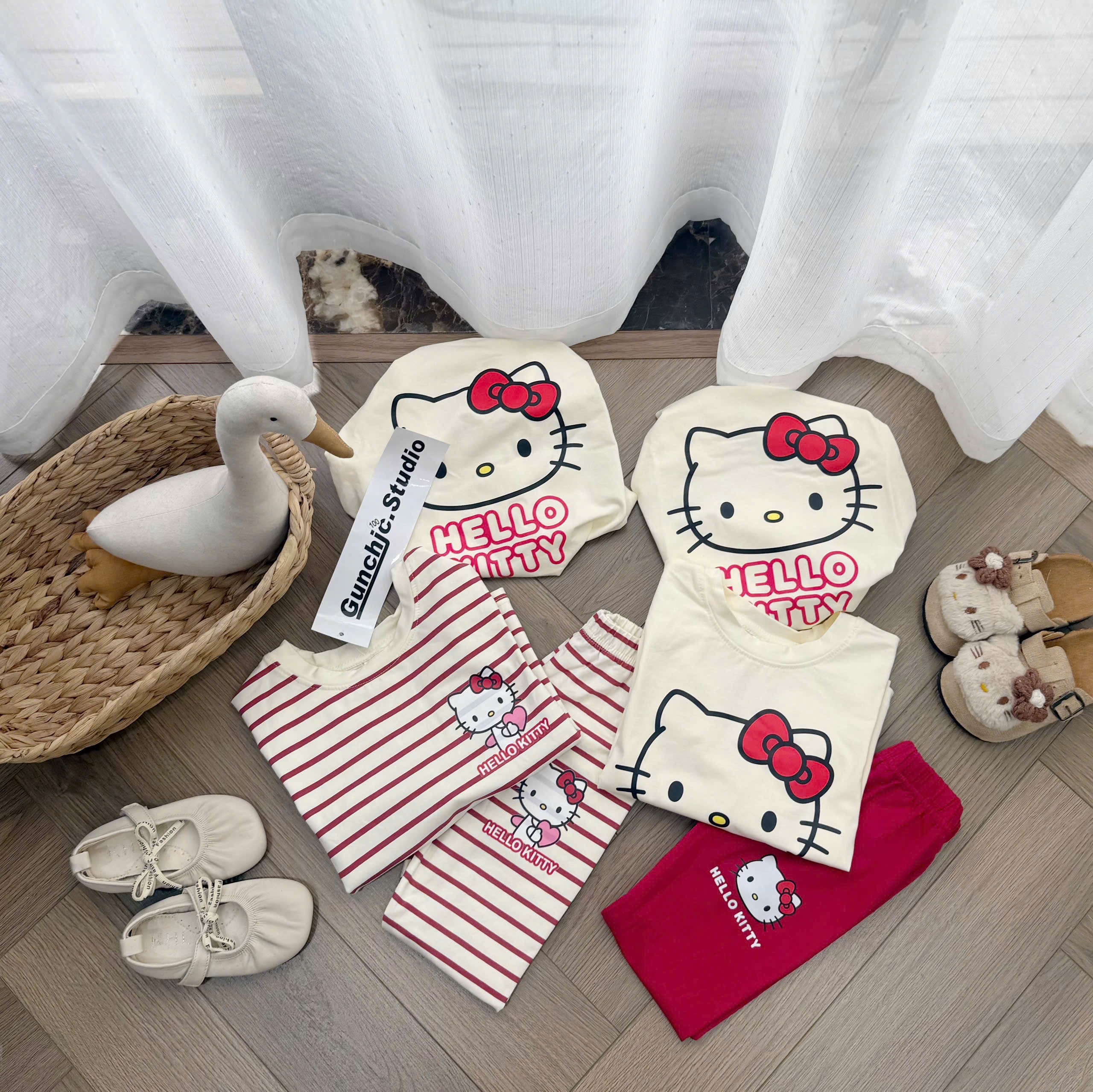 SET 2 BỘ KITTY DT TRẮNG KẺ BG