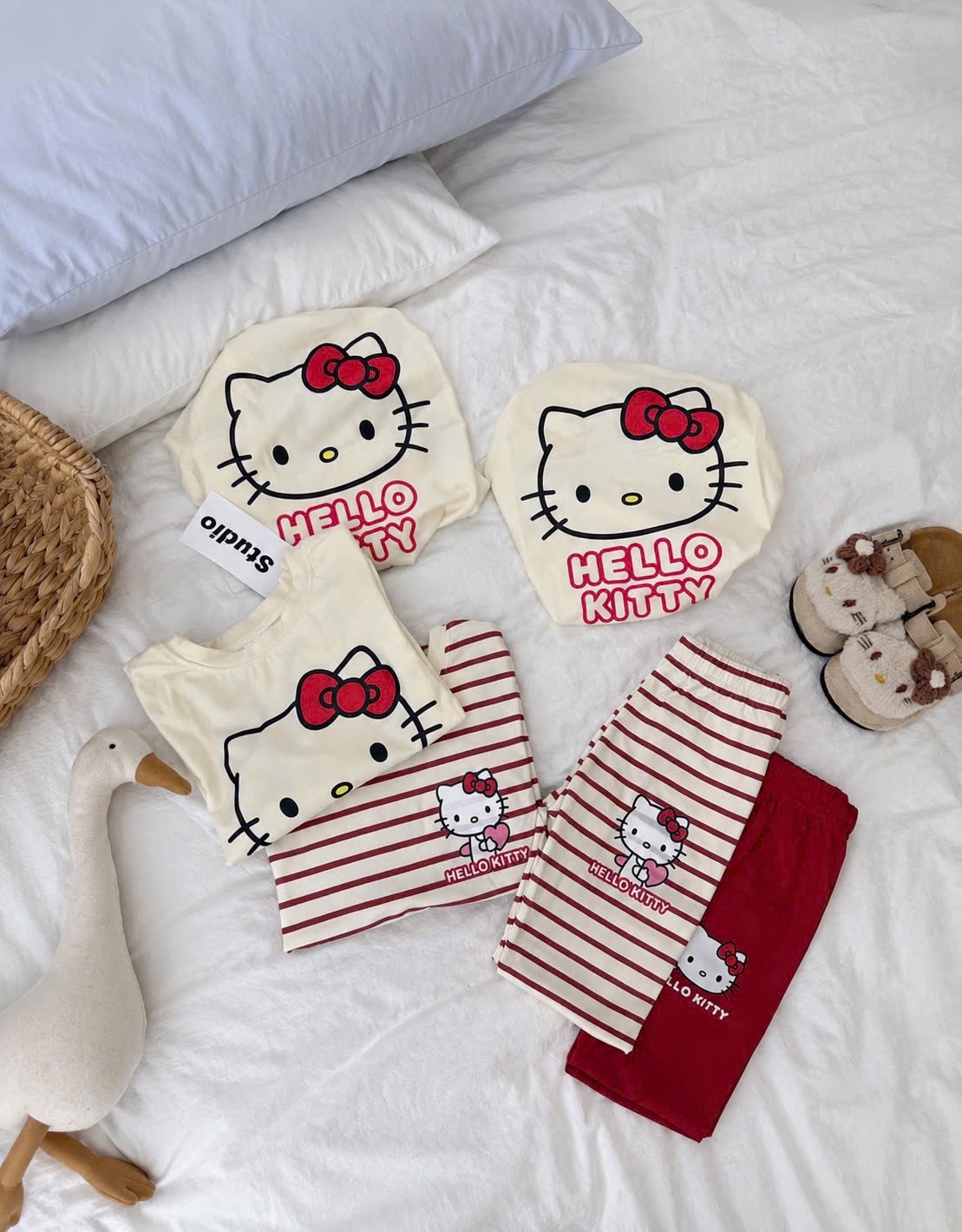 SET 2 BỘ KITTY DT TRẮNG KẺ BG