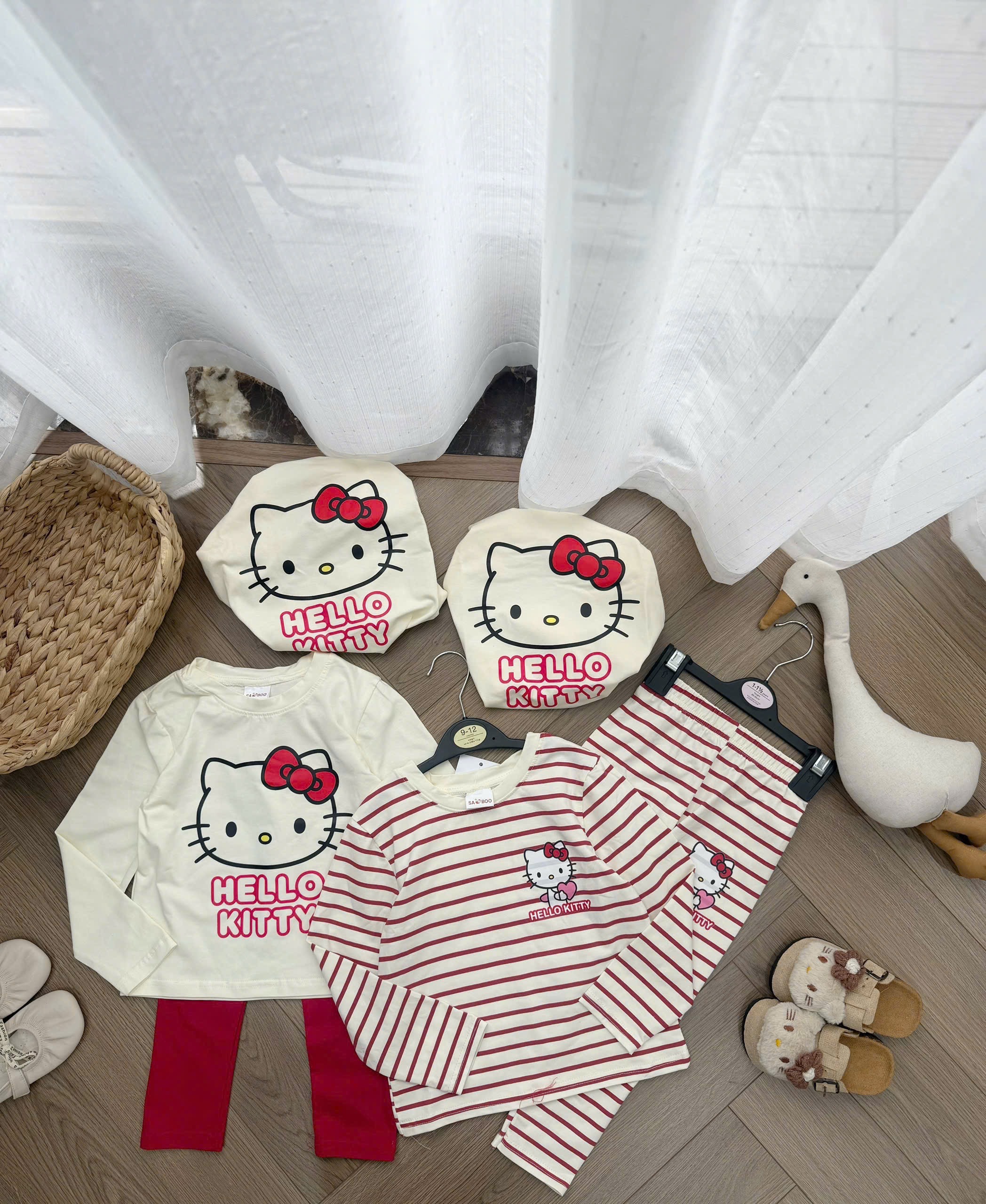 SET 2 BỘ KITTY DT TRẮNG KẺ BG