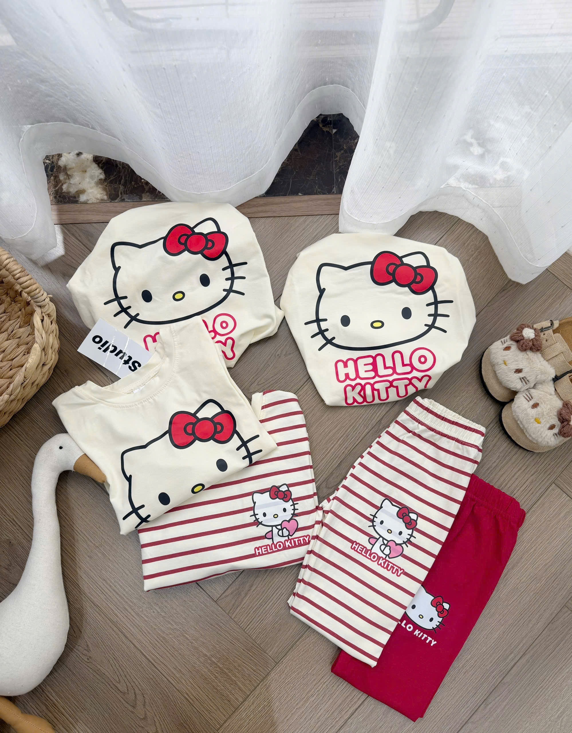SET 2 BỘ KITTY DT TRẮNG KẺ BG