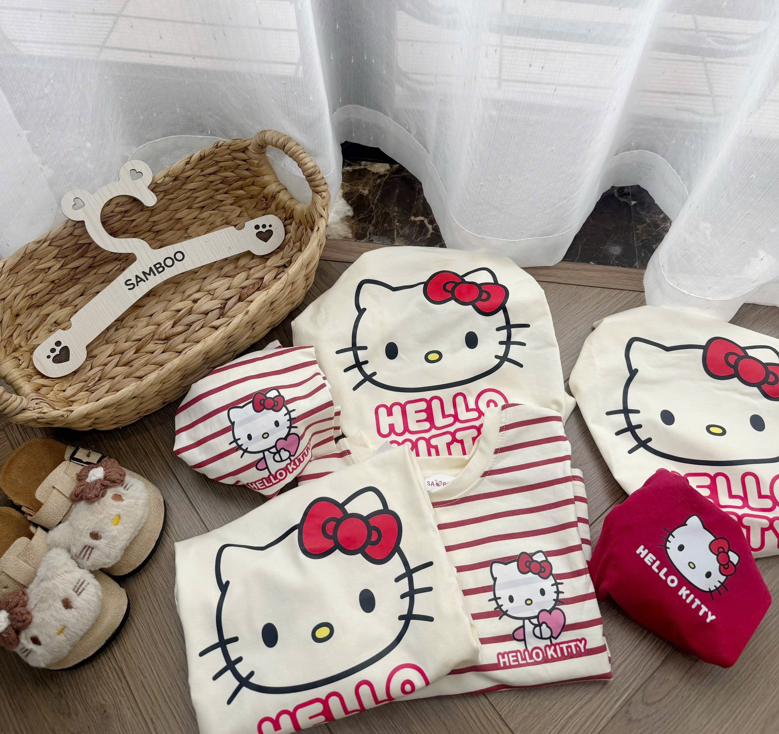 SET 2 BỘ KITTY DT TRẮNG KẺ BG