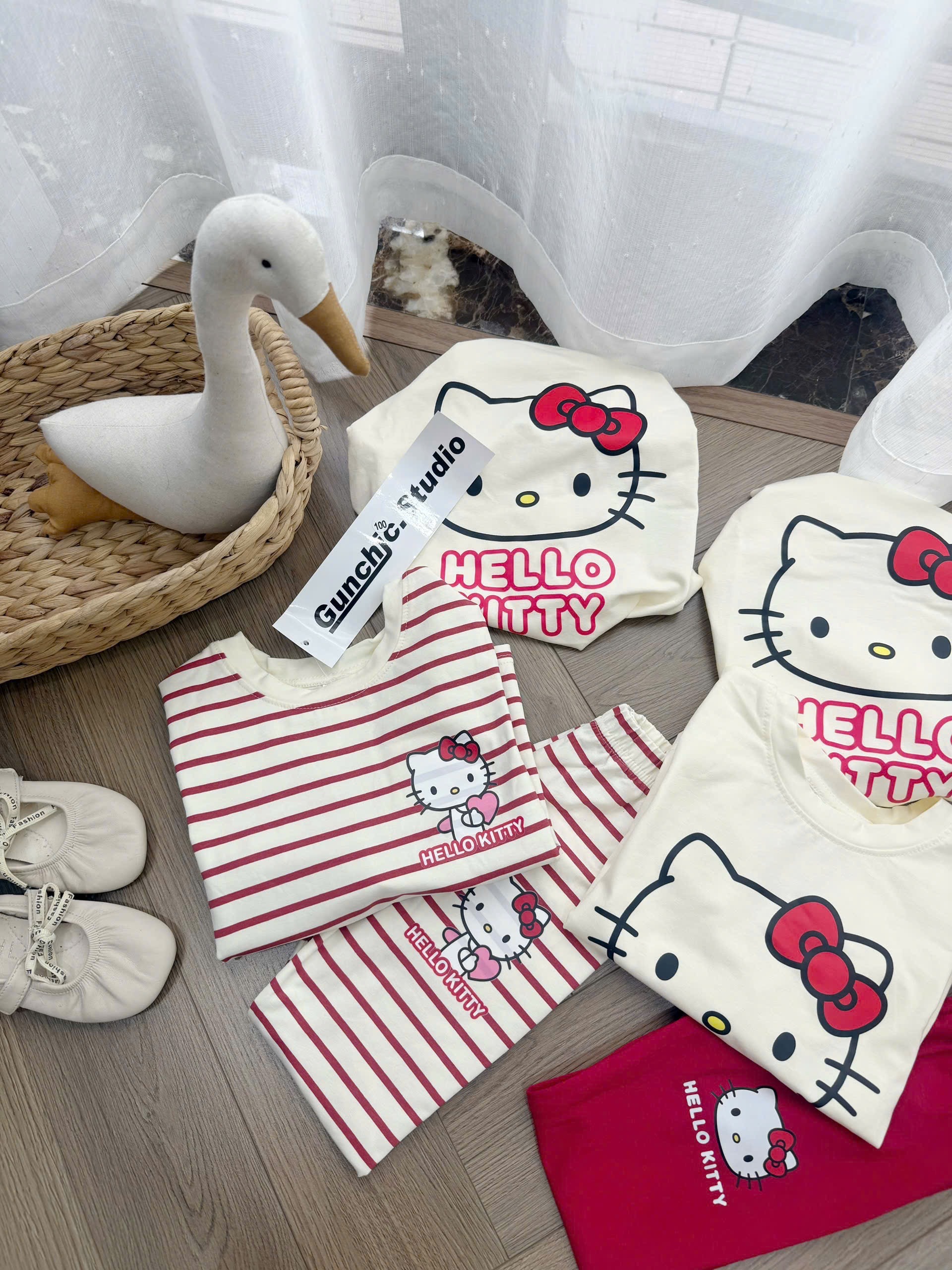 SET 2 BỘ KITTY DT TRẮNG KẺ BG
